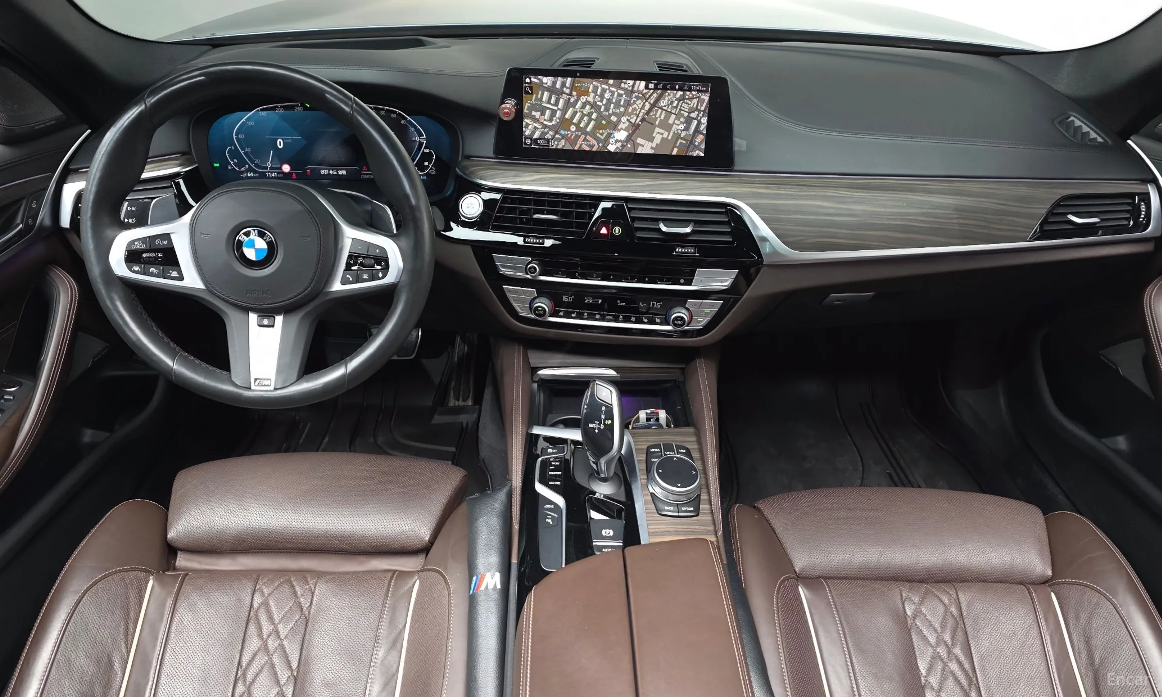 BMW 5 Series (G30) превью 4