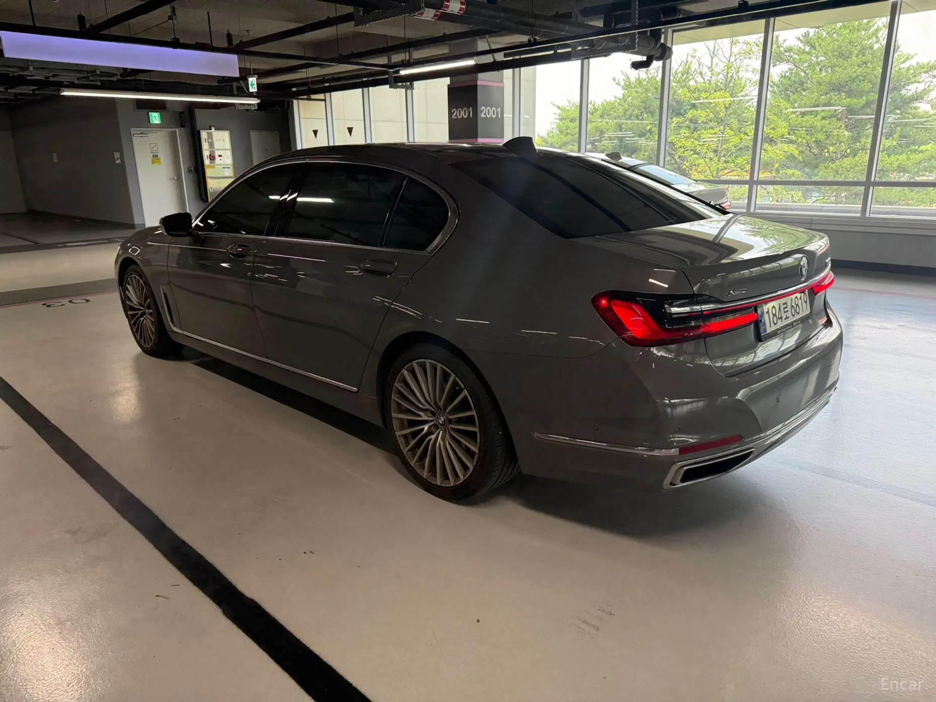 BMW 7 Series (G11) превью 2