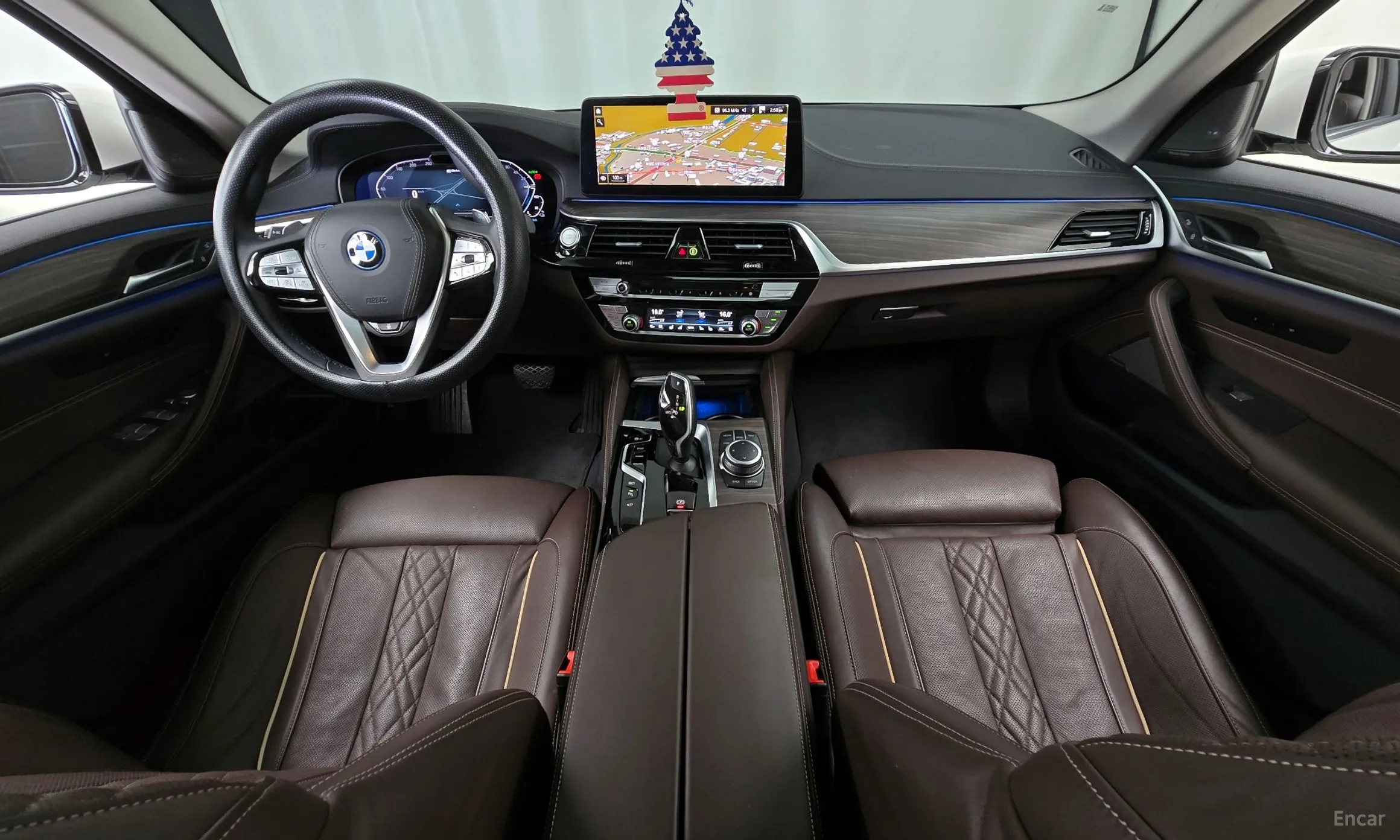 BMW 5 Series (G30) превью 4