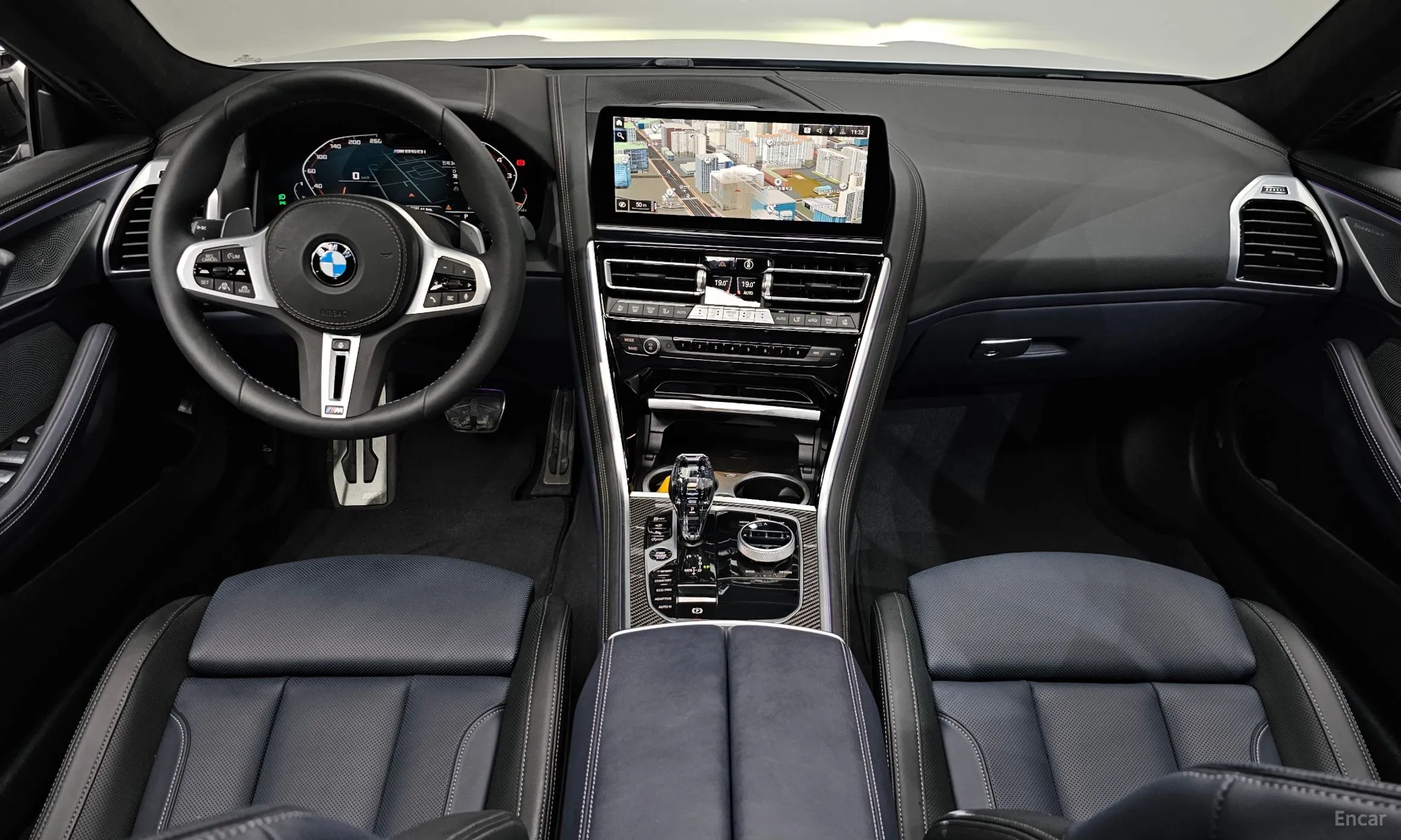 BMW 8-series (G15) превью 4