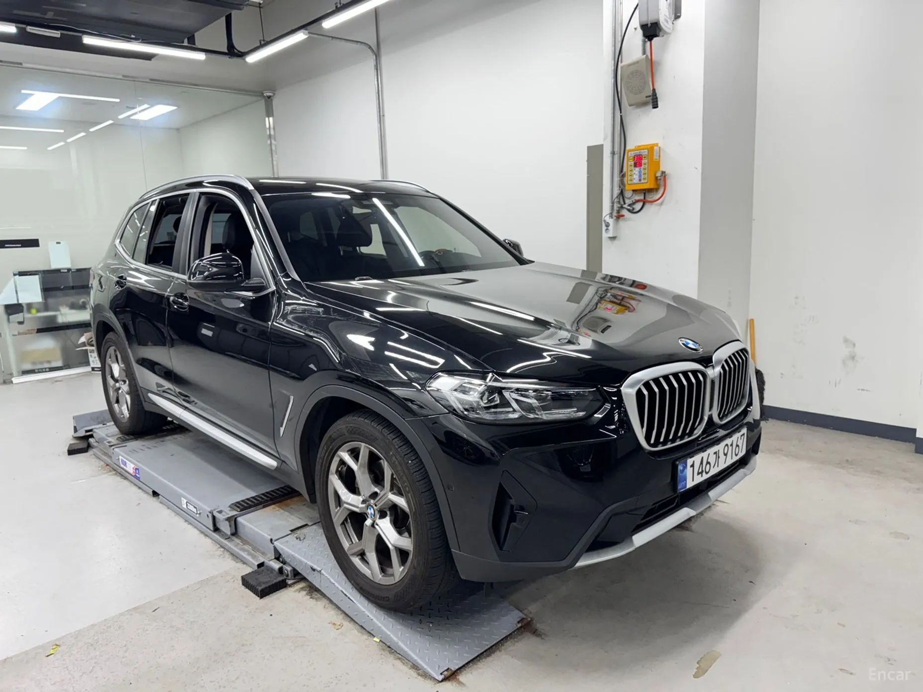 X3 (G01)