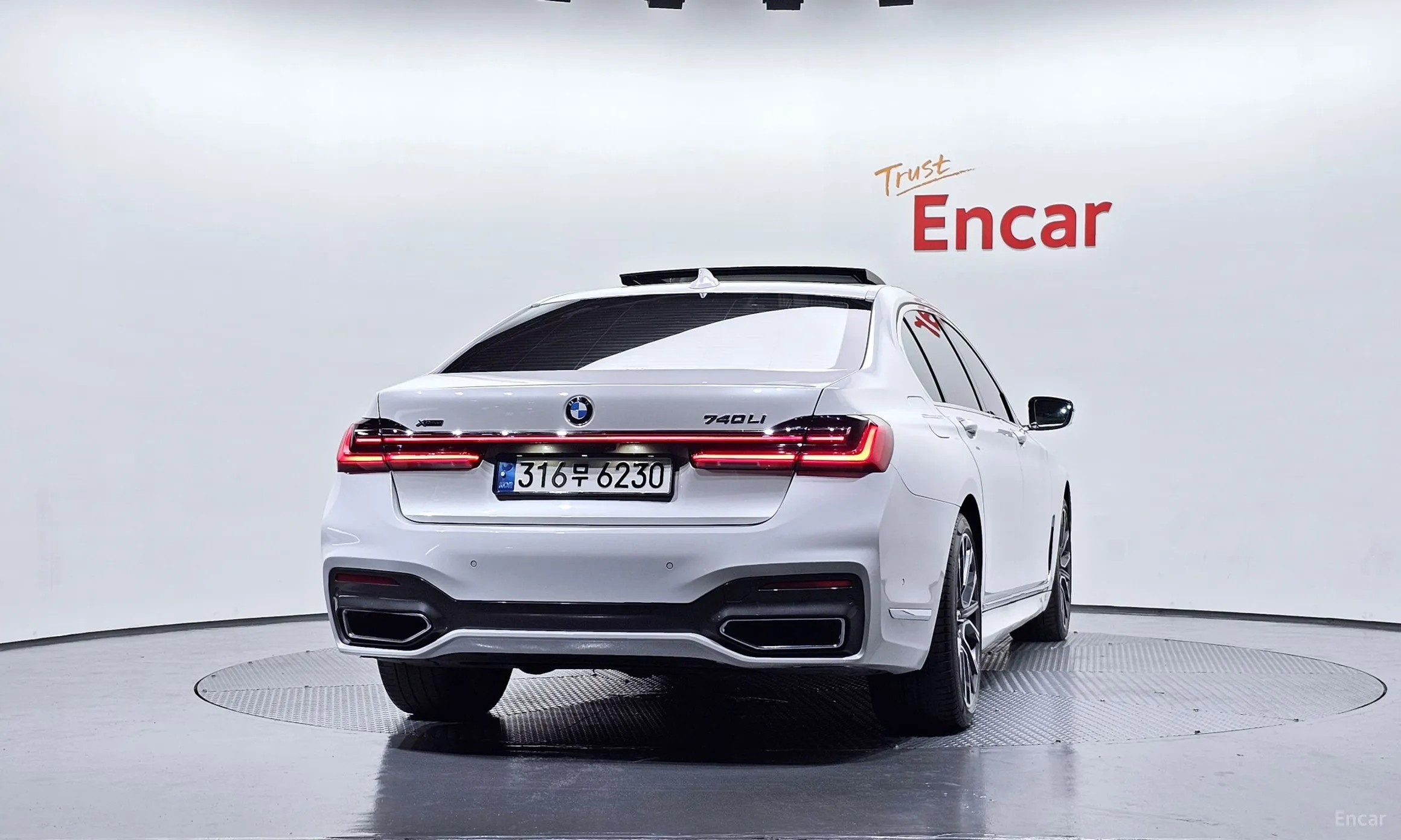 BMW 7 Series (G11) превью 3
