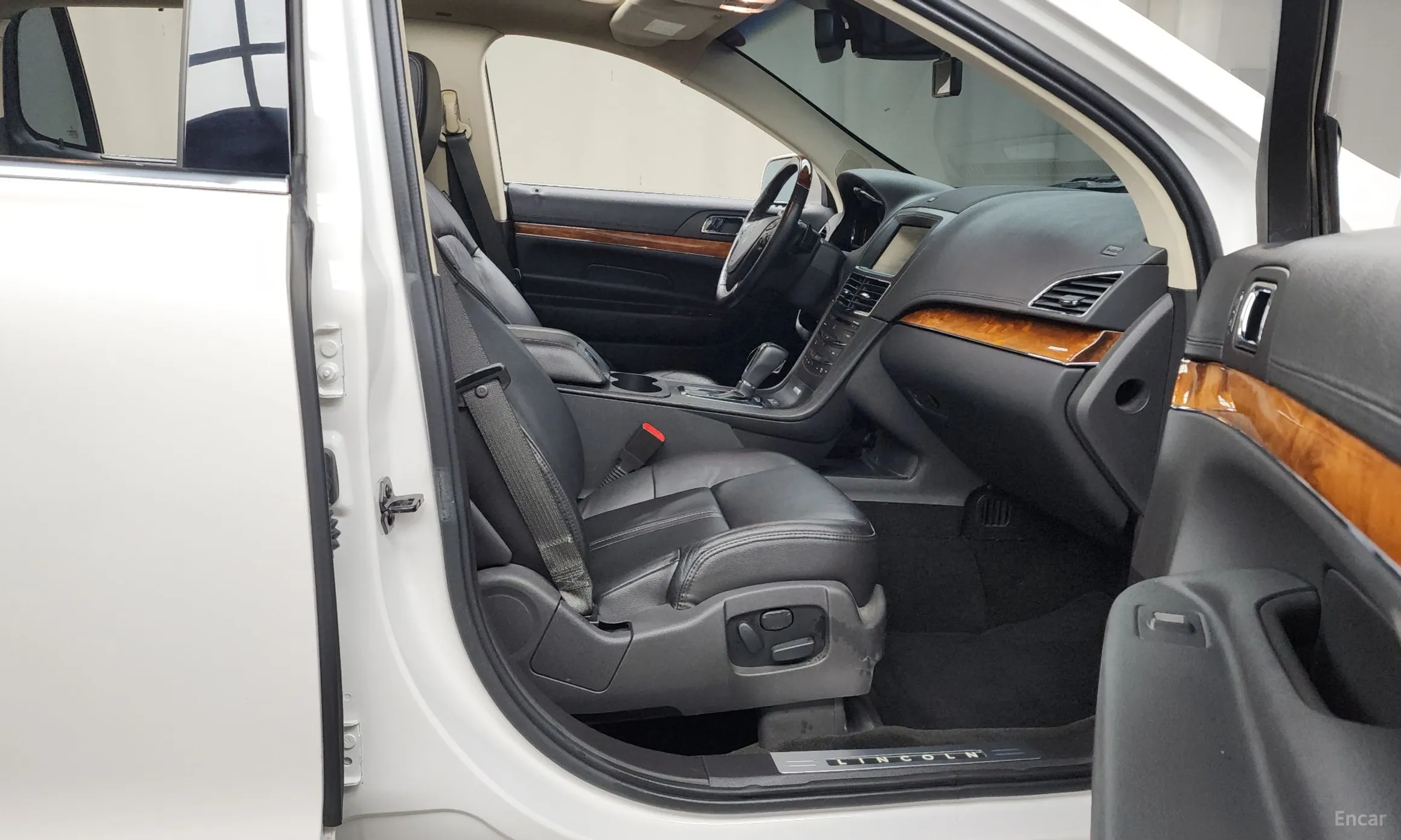 Lincoln MKT превью 11