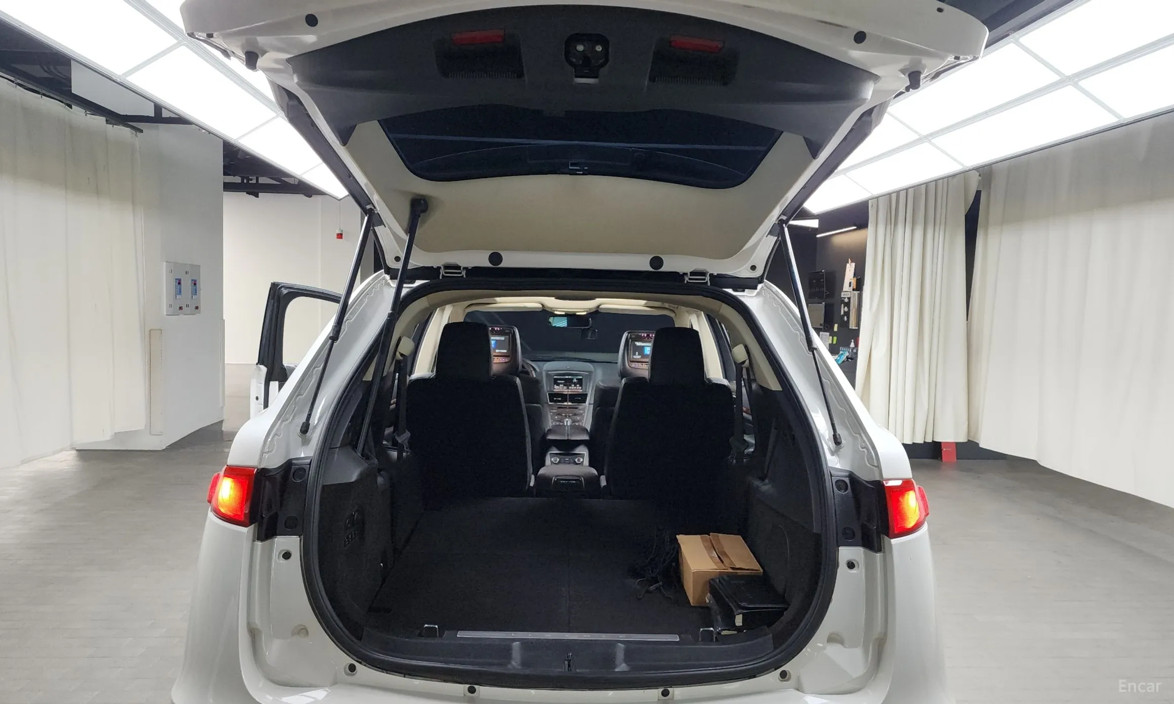 Lincoln MKT превью 20