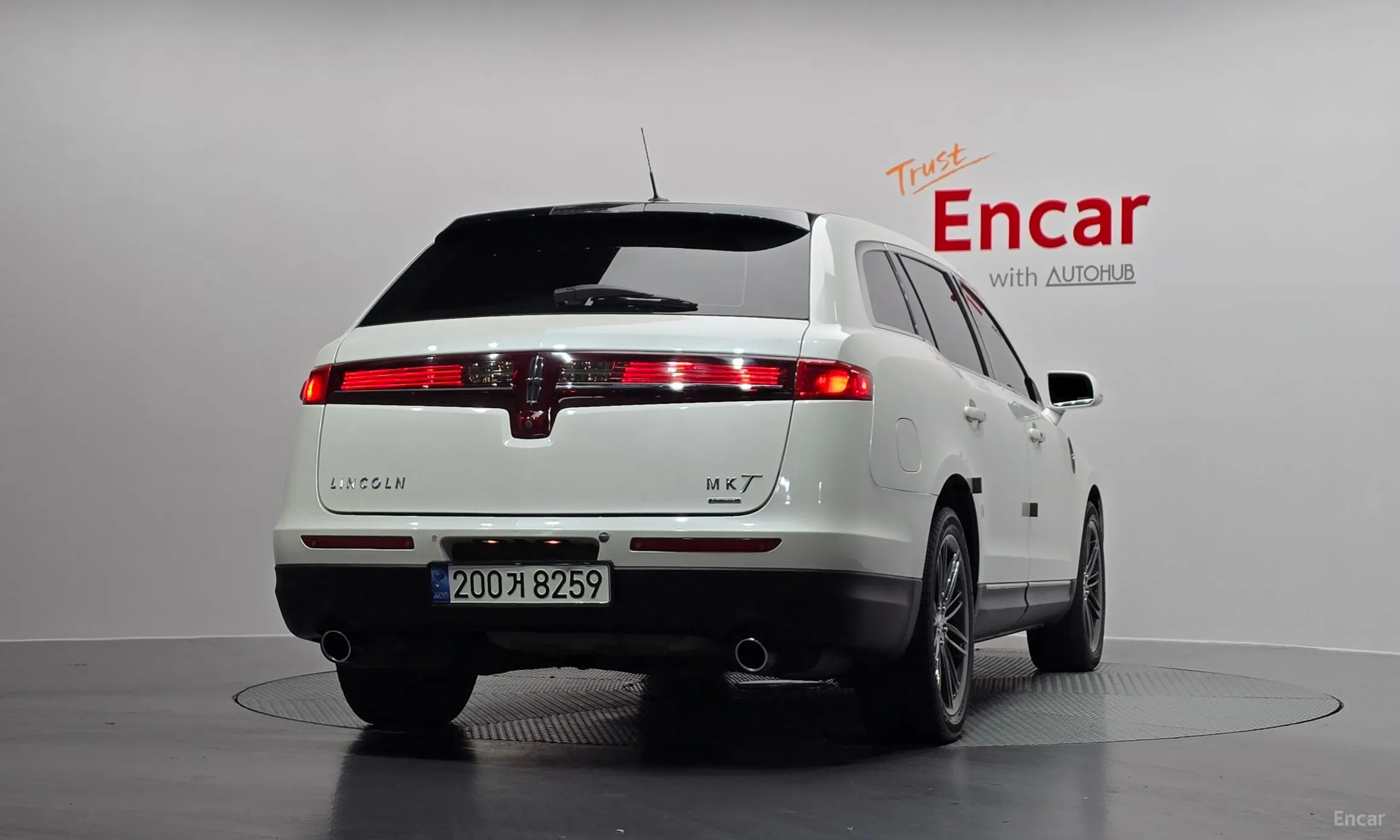 Lincoln MKT превью 4