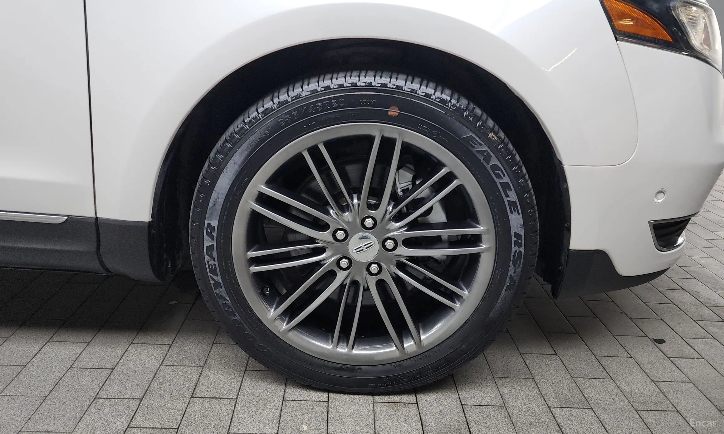 Lincoln MKT превью 5