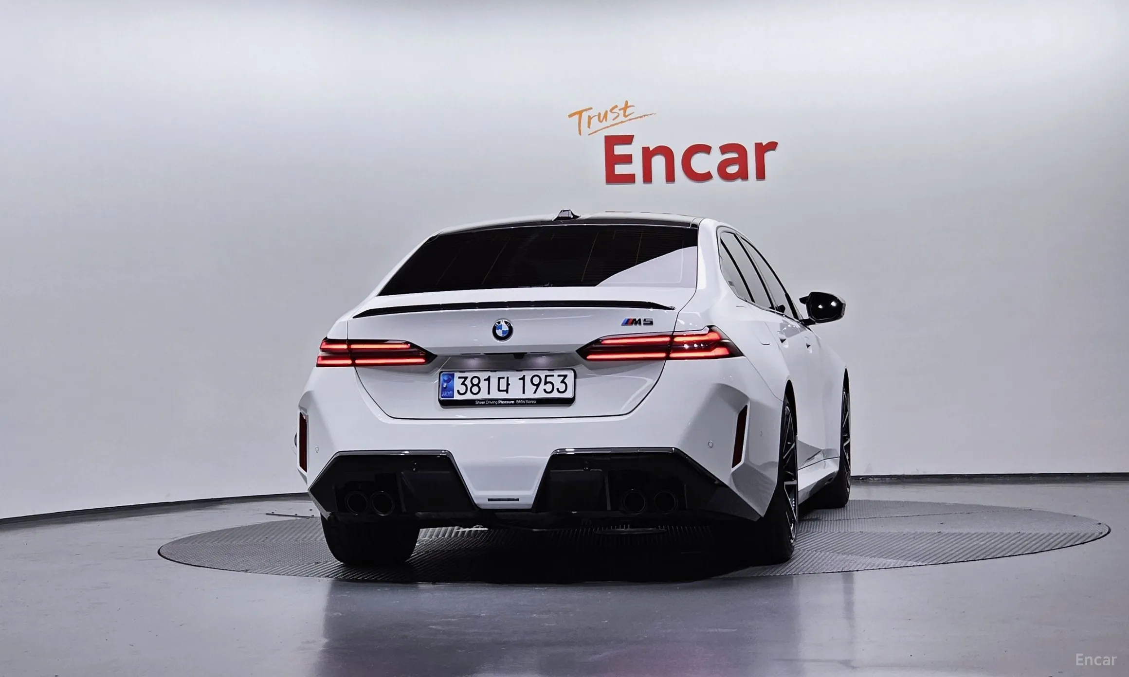 BMW M5 (G90) превью 3