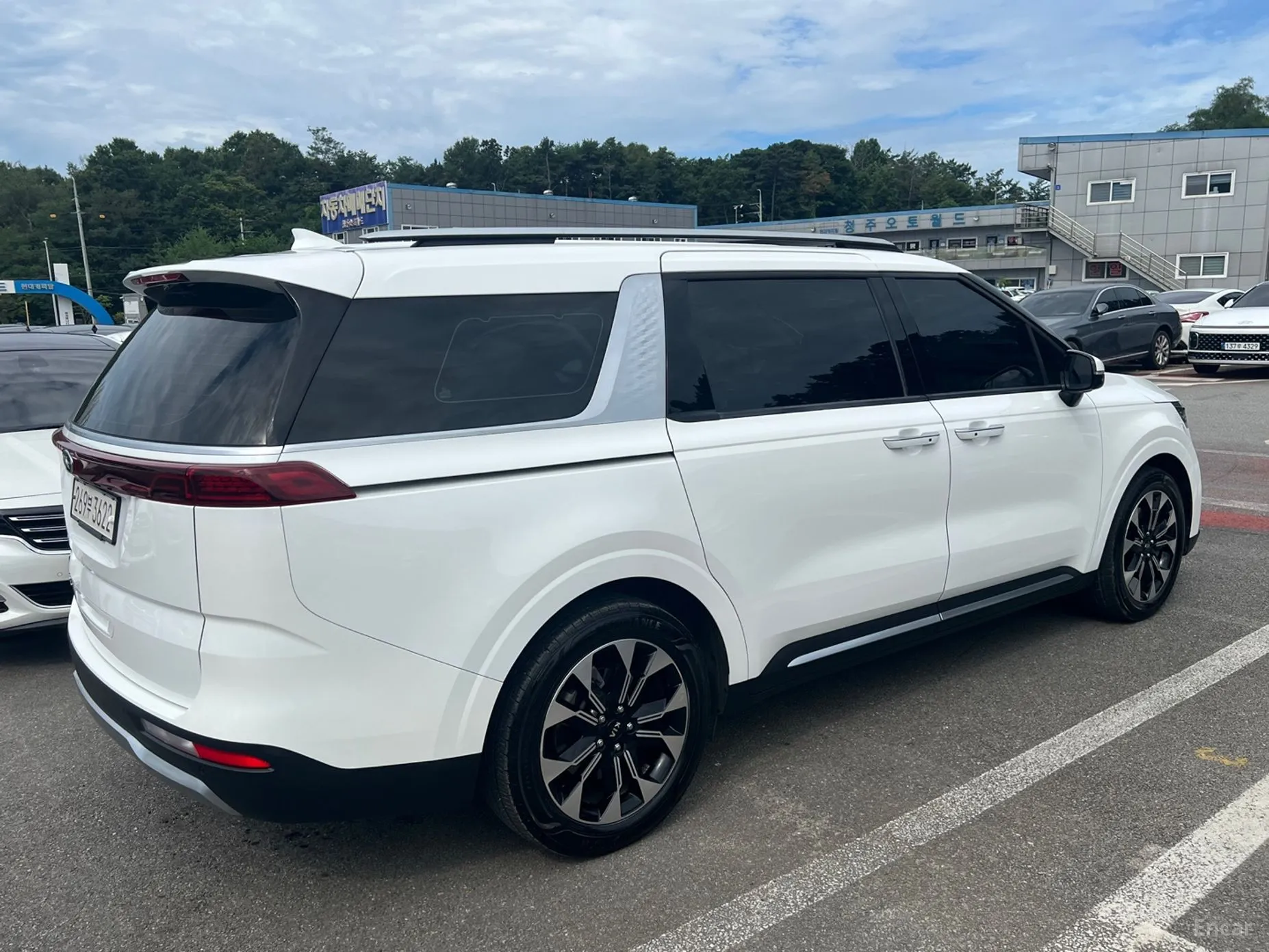 Kia Carnival Gen 4 превью 3