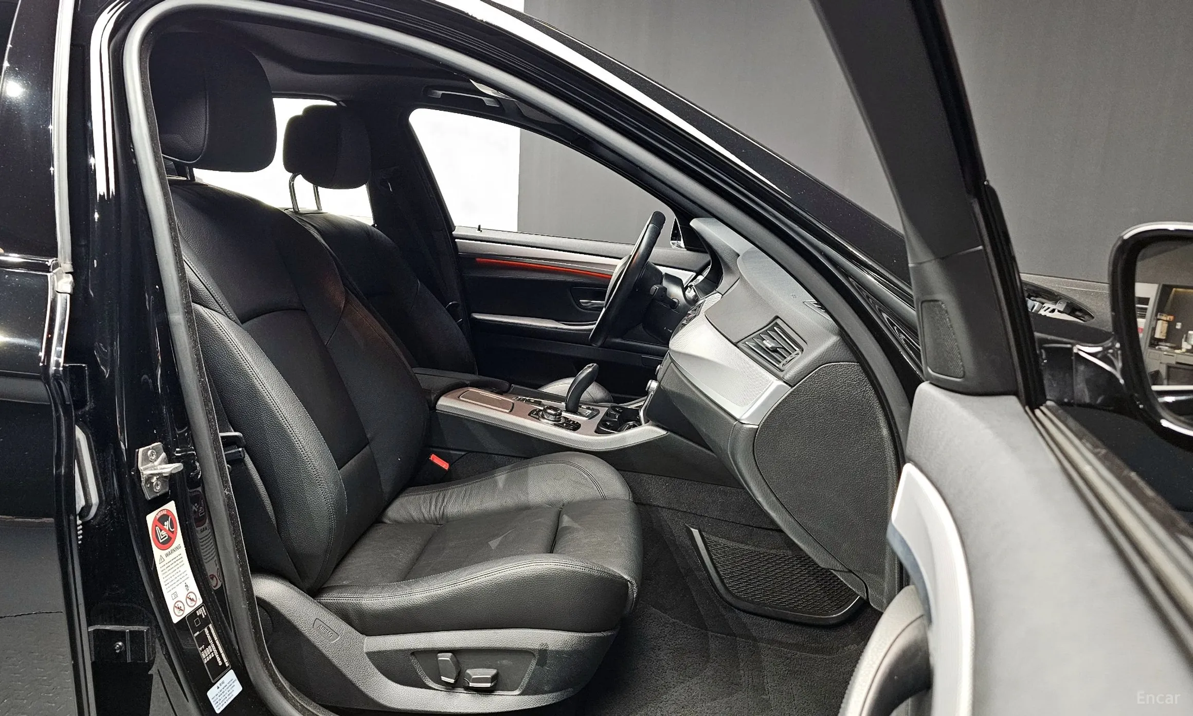 BMW 5 Series (F10) превью 10