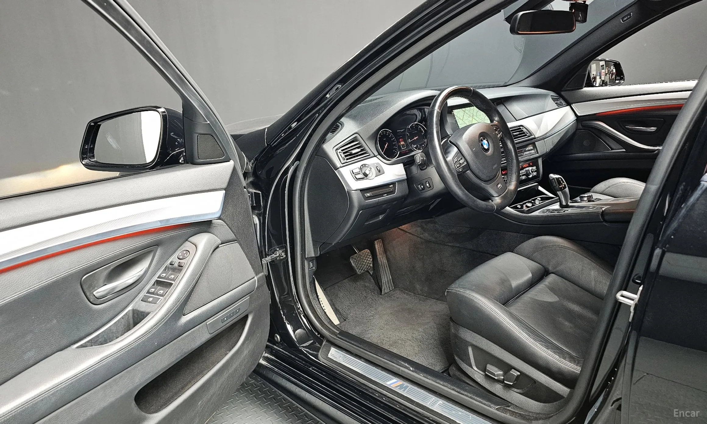 BMW 5 Series (F10) превью 12