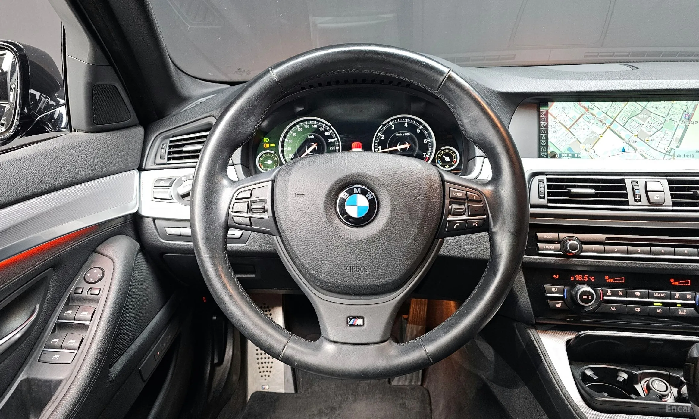 BMW 5 Series (F10) превью 13