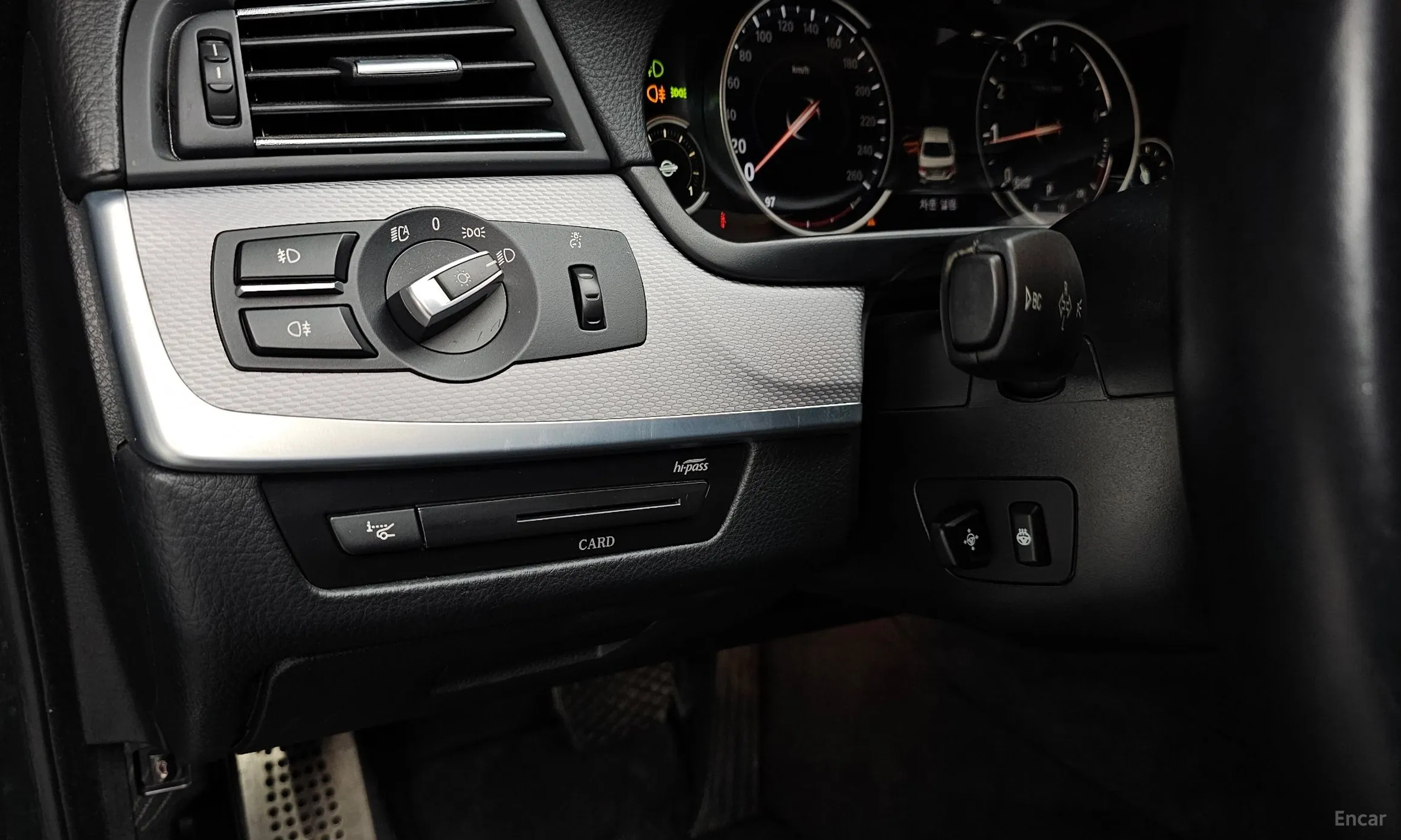 BMW 5 Series (F10) превью 14