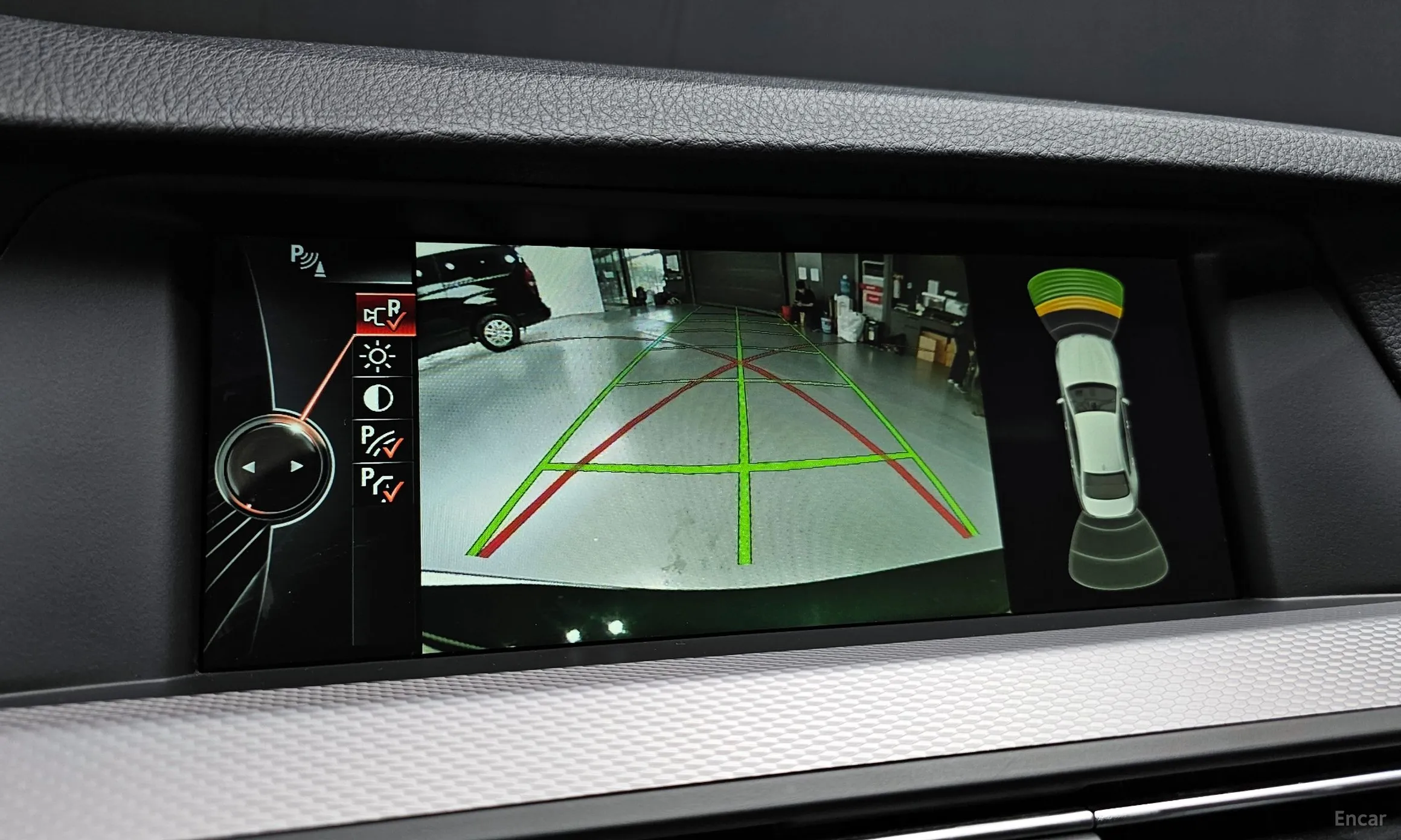 BMW 5 Series (F10) превью 17