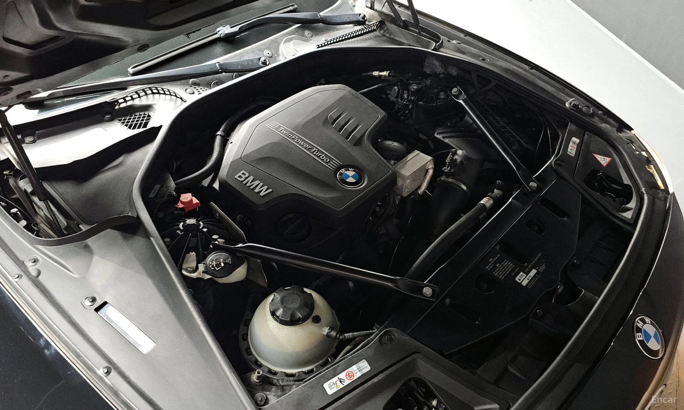 BMW 5 Series (F10) превью 6