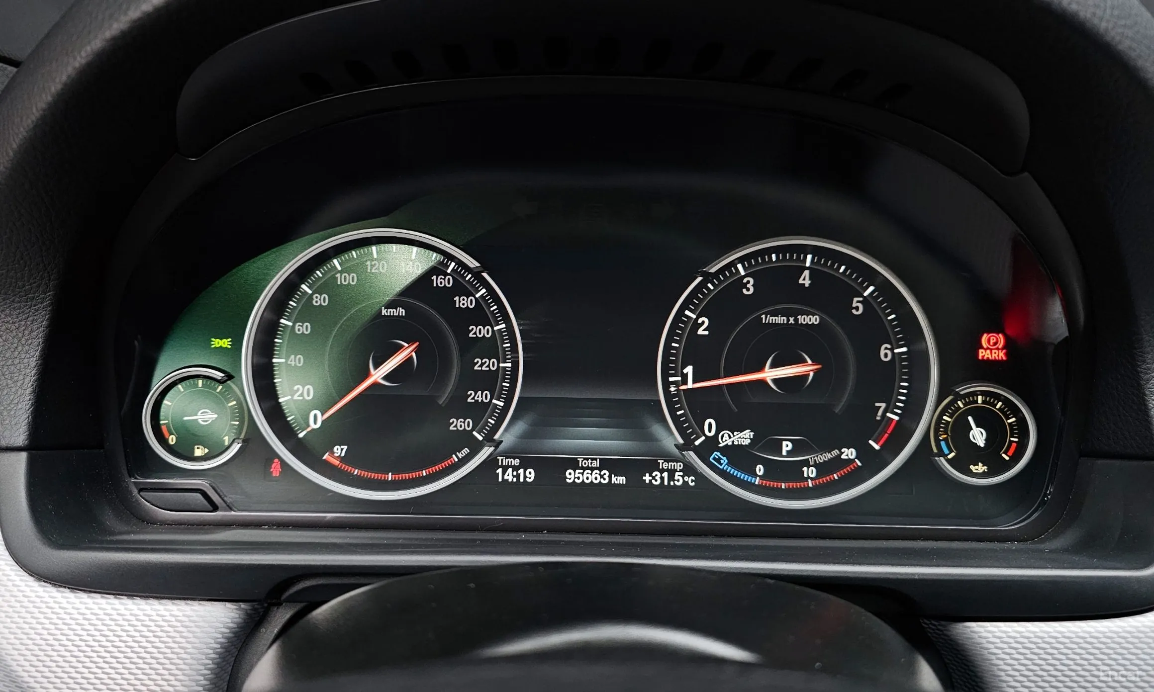 BMW 5 Series (F10) превью 8