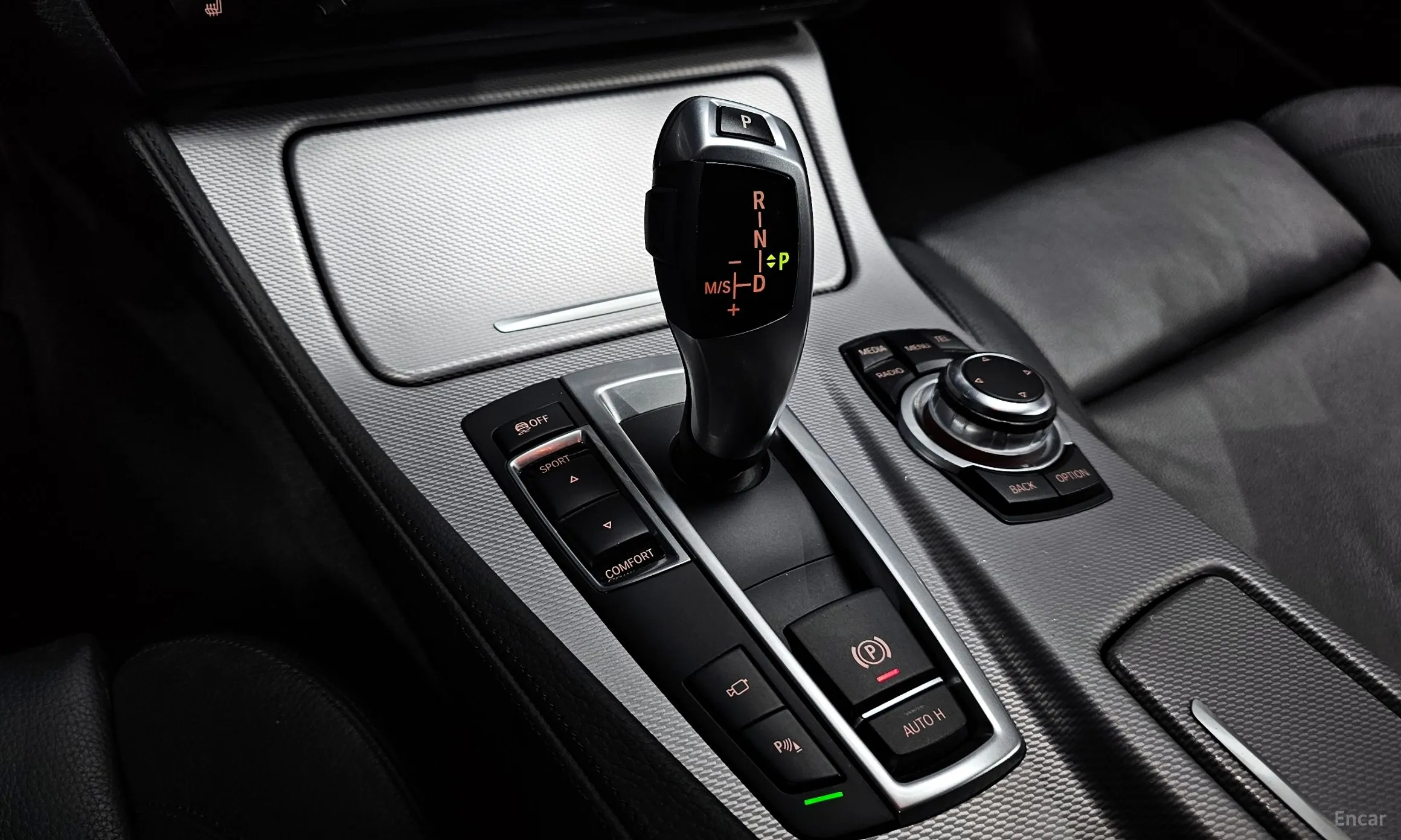 BMW 5 Series (F10) превью 9