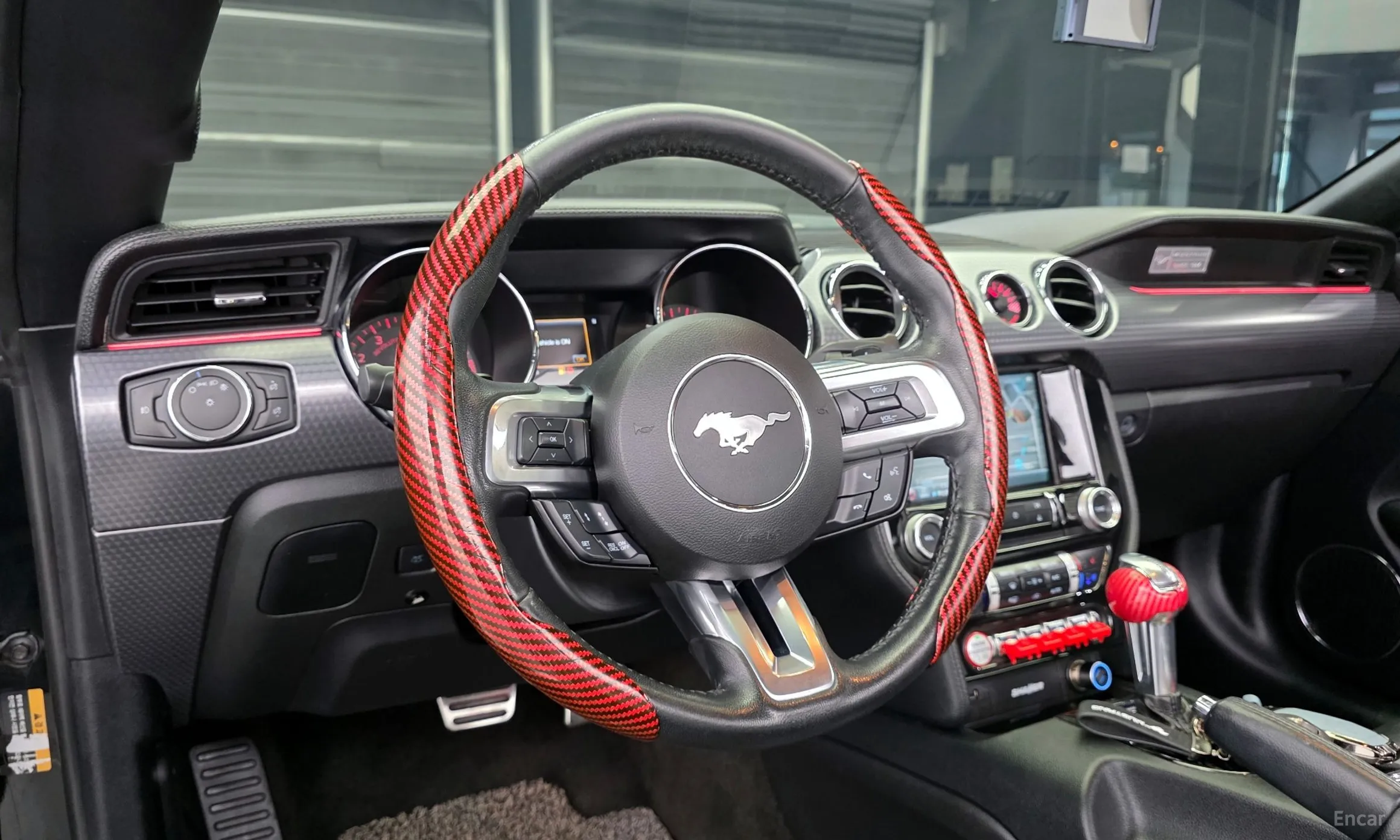 Ford Mustang превью 13