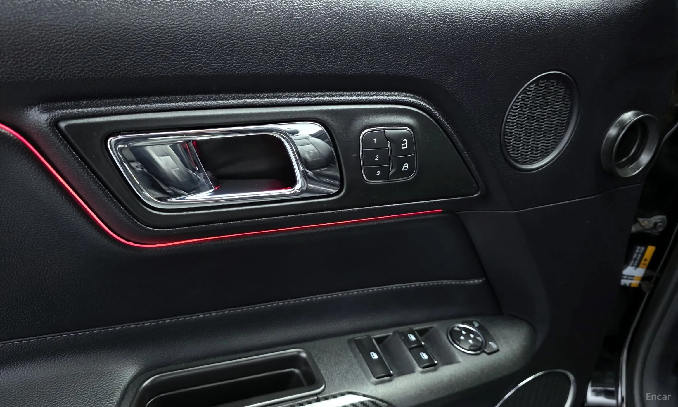 Ford Mustang превью 17
