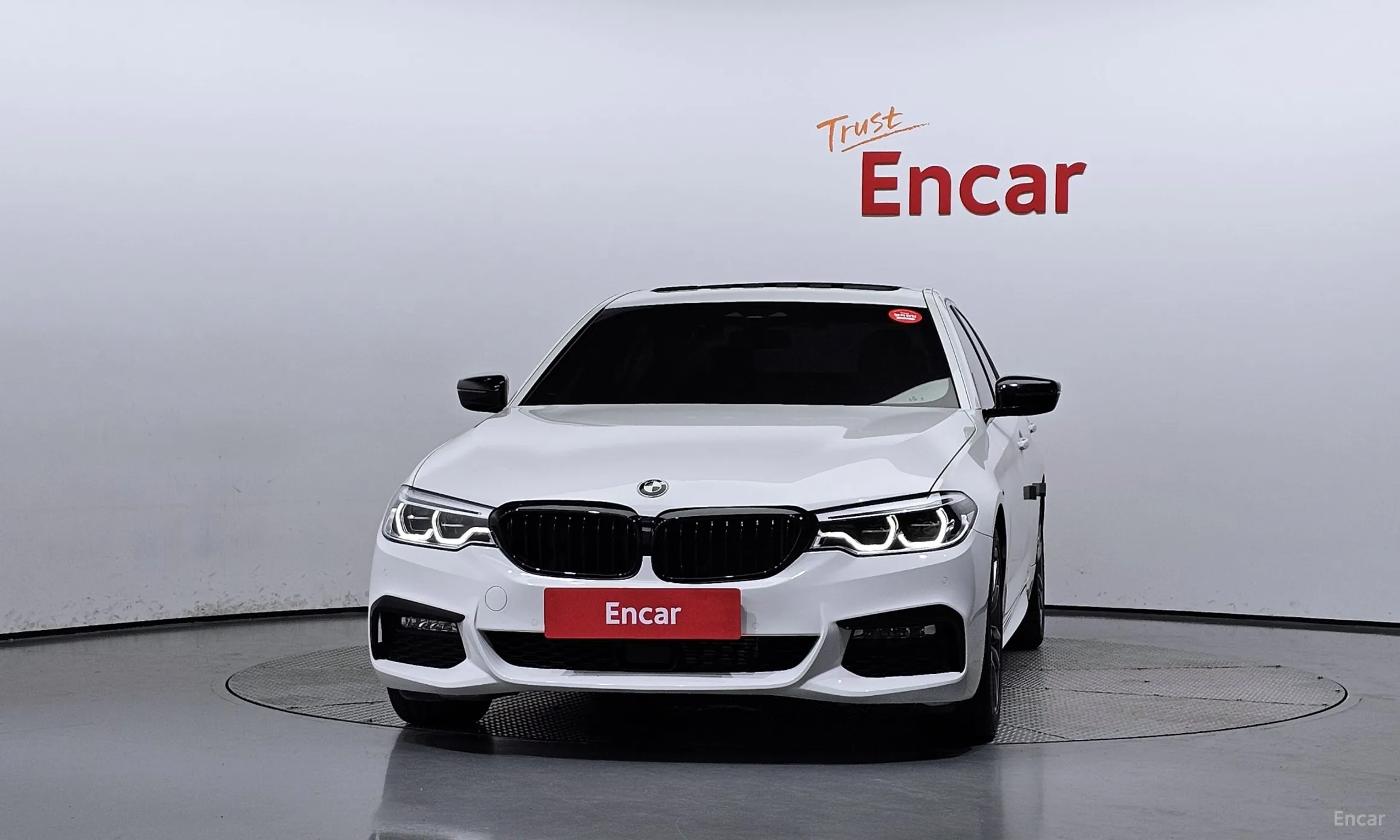 BMW 5 Series (G30) превью 2