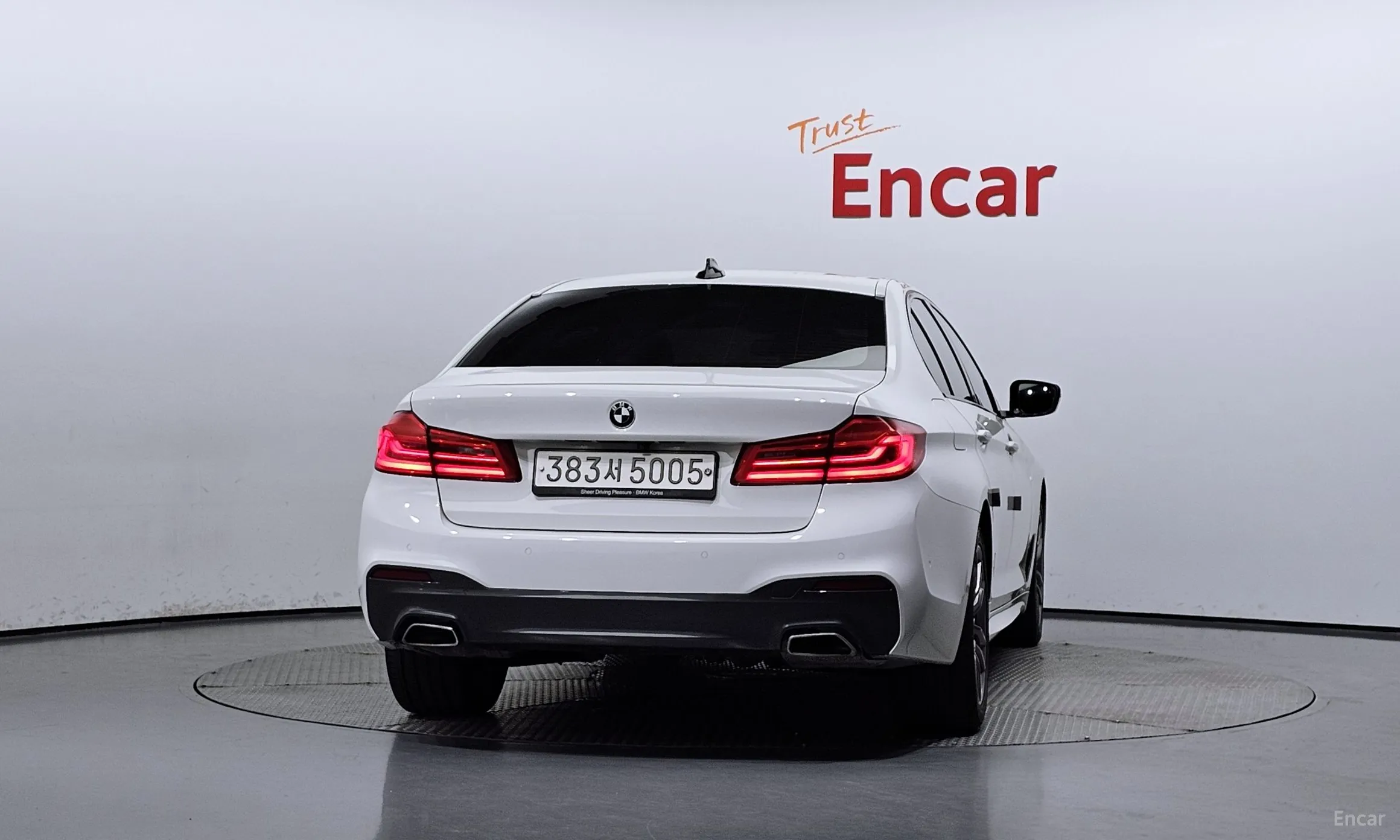 BMW 5 Series (G30) превью 3