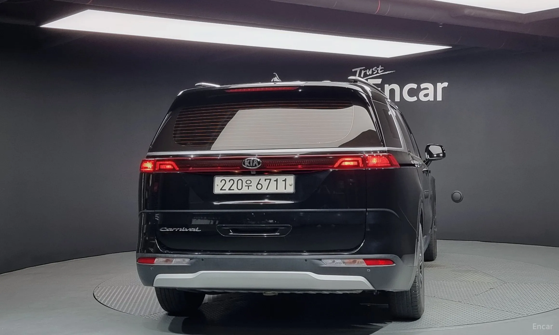 Kia Carnival Gen 4 превью 3