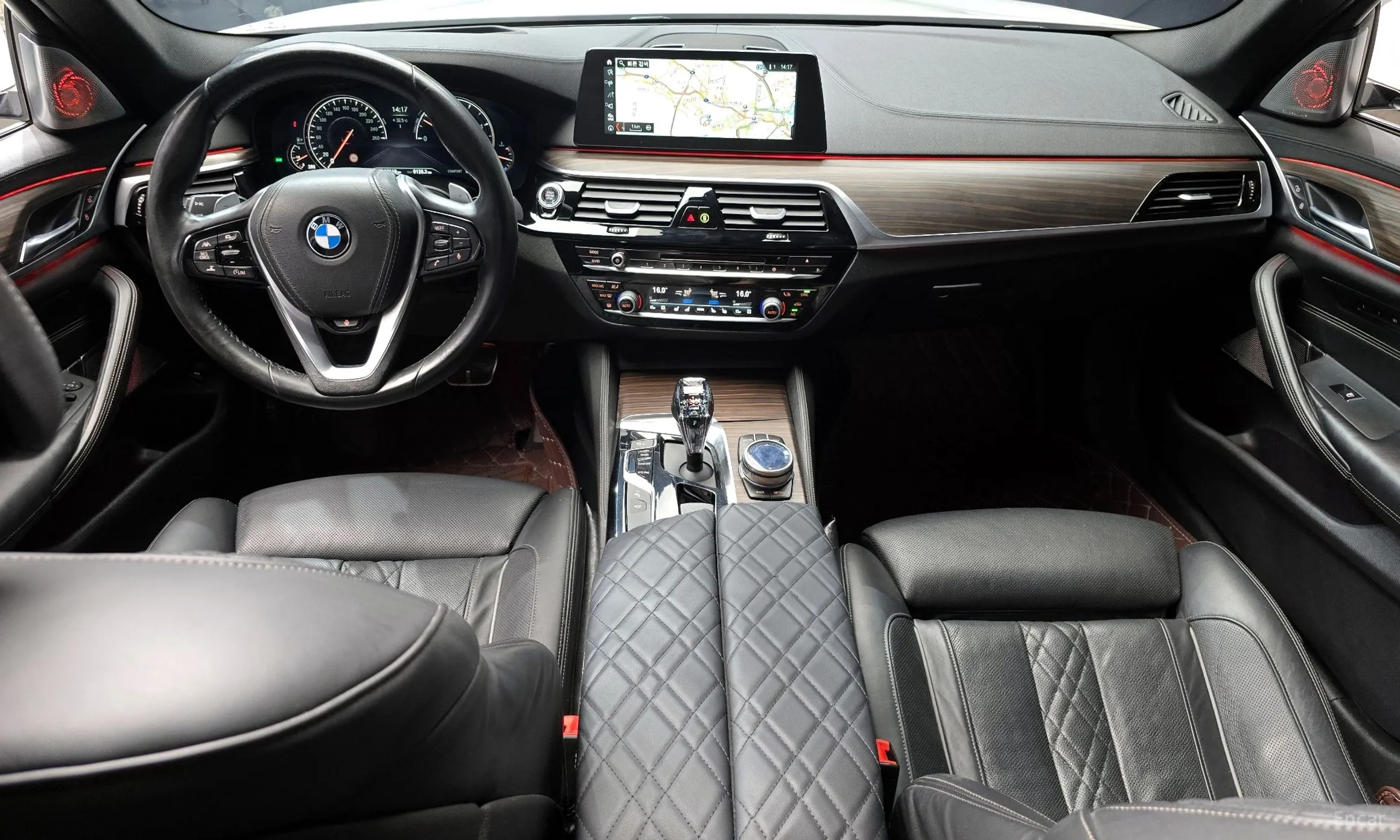 BMW 5 Series (G30) превью 4