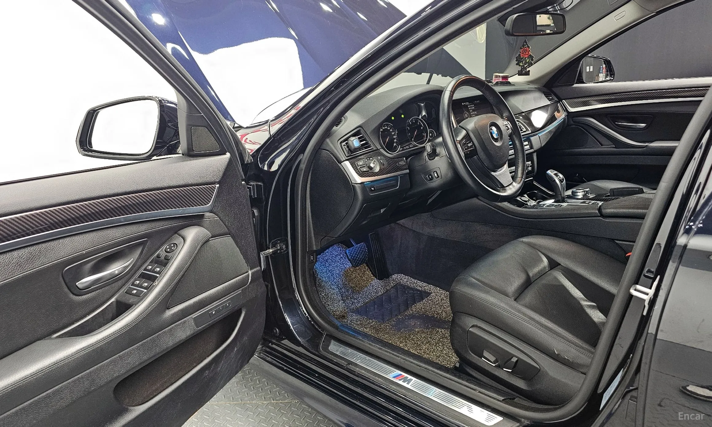 BMW 5 Series (F10) превью 12