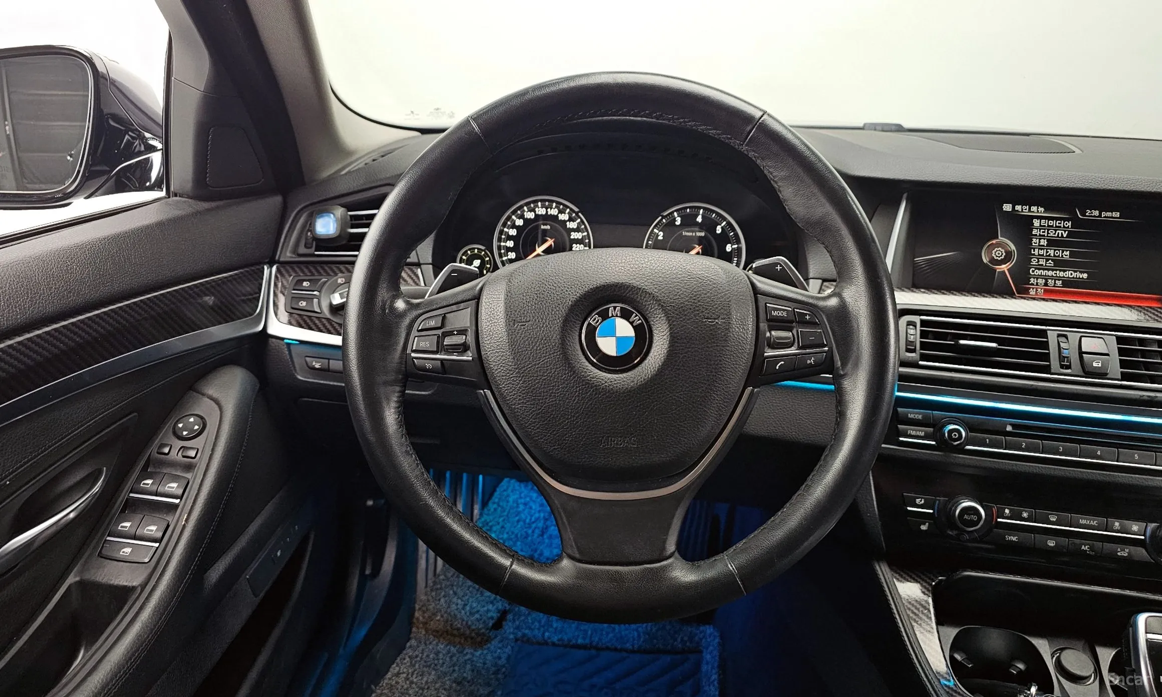 BMW 5 Series (F10) превью 13