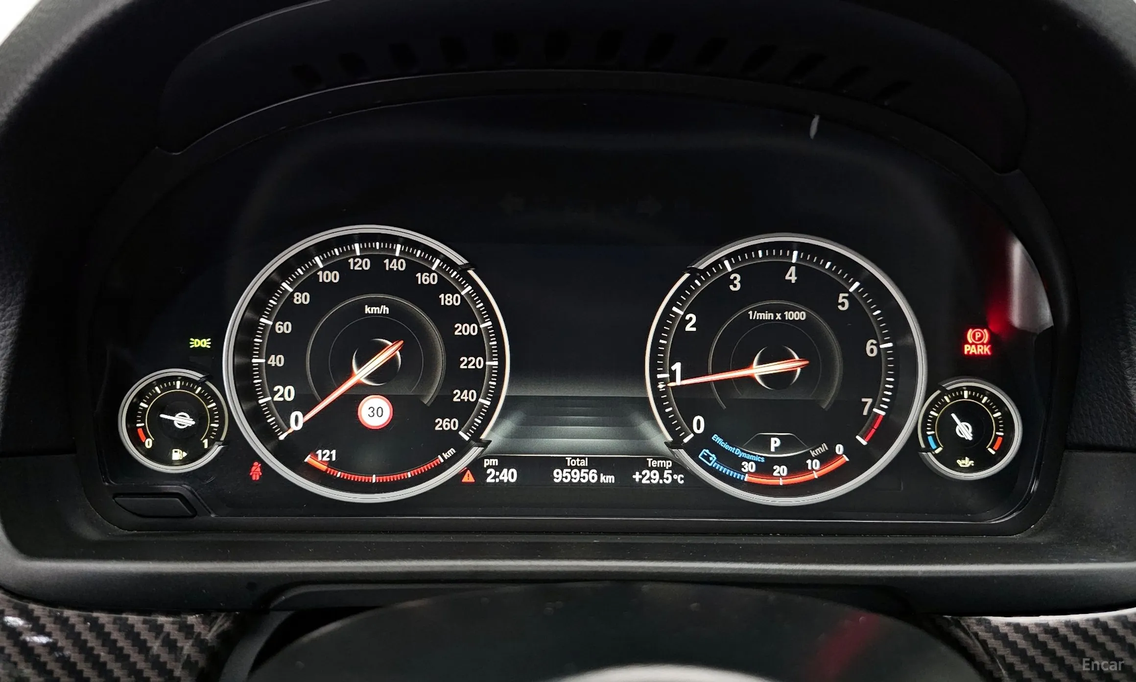 BMW 5 Series (F10) превью 8