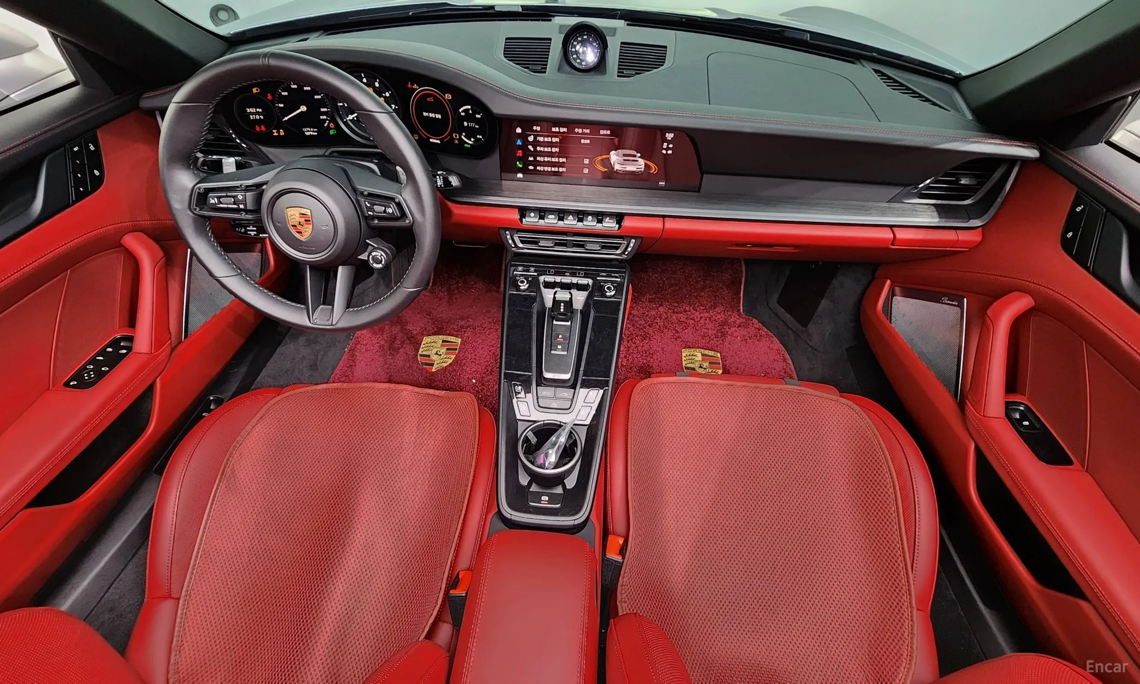Porsche 911 (992) превью 7