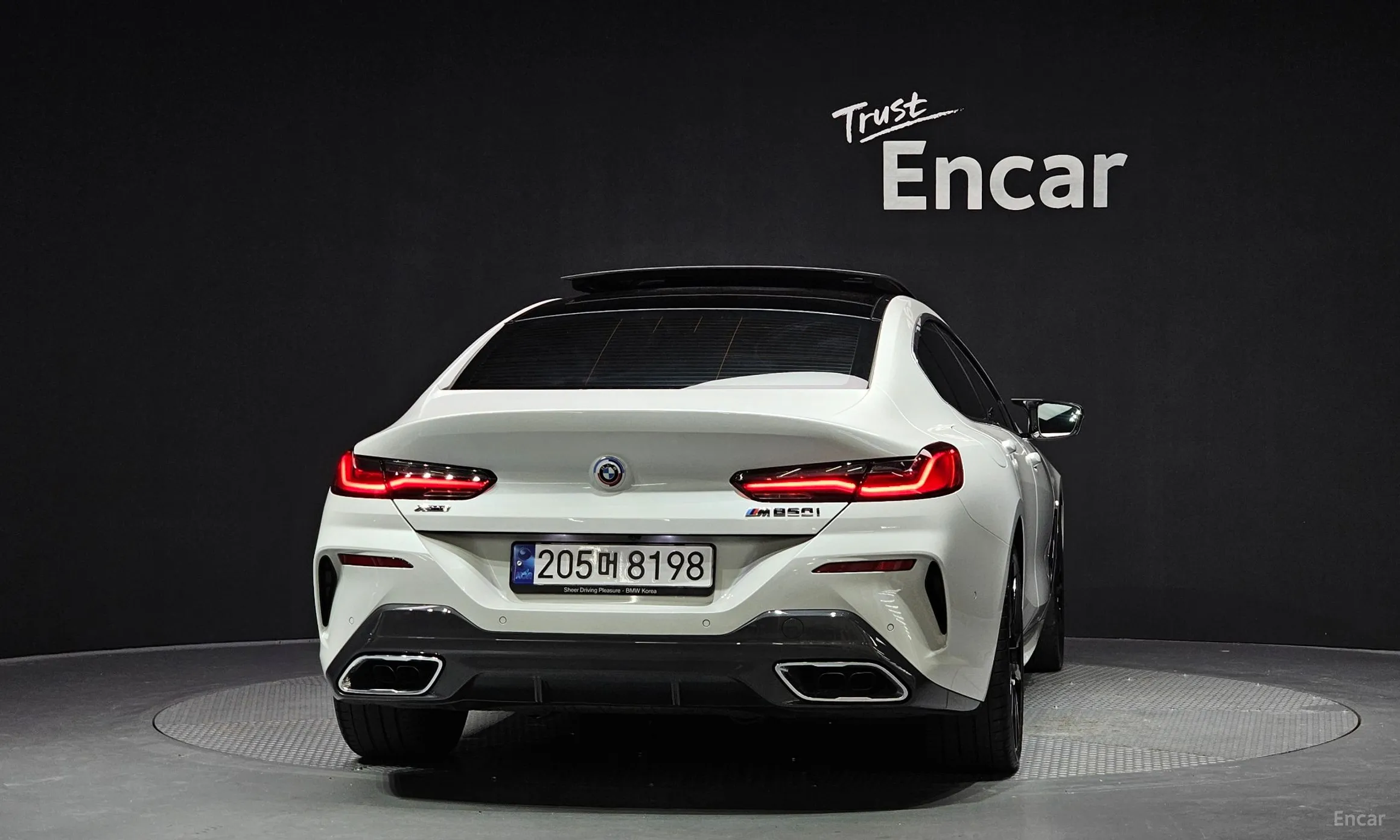 BMW 8-series (G15) превью 3