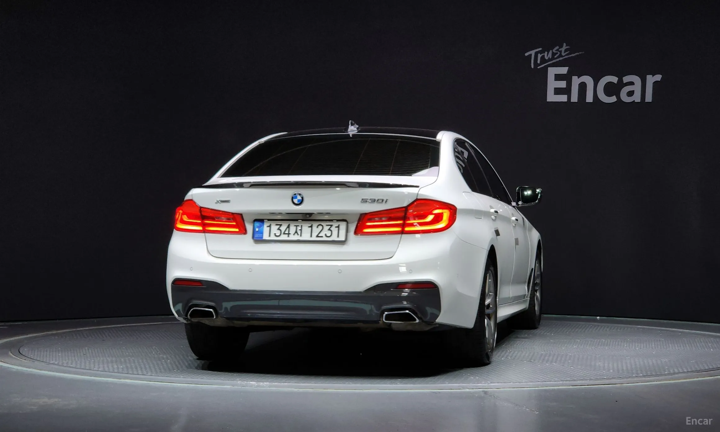 BMW 5 Series (G30) превью 3