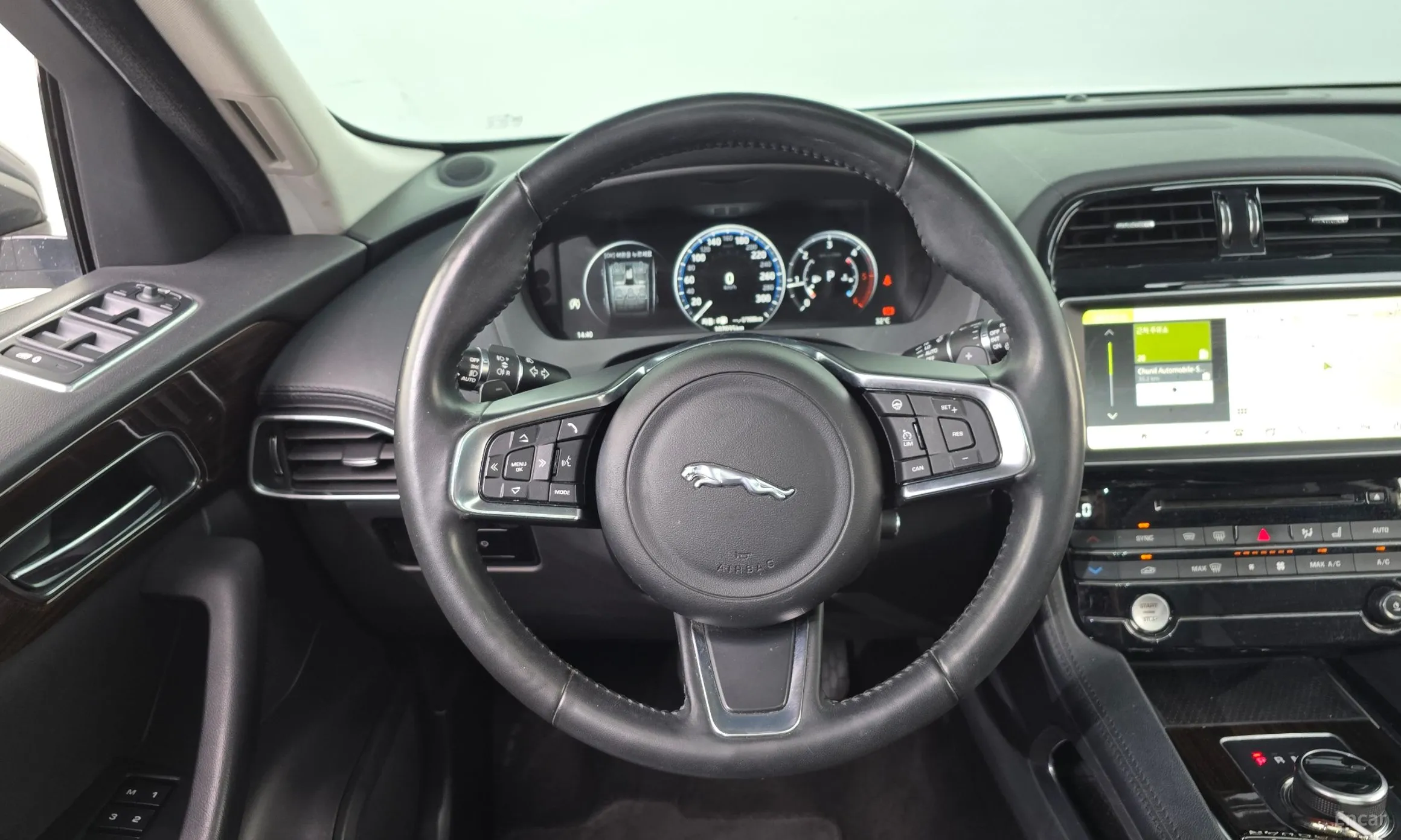 Jaguar F-PACE превью 13