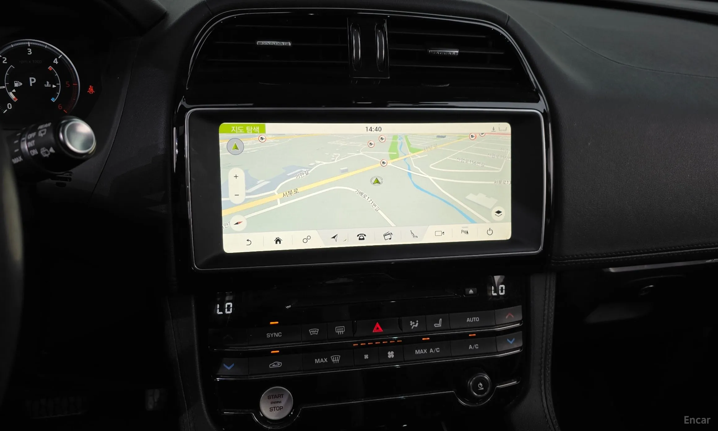 Jaguar F-PACE превью 14