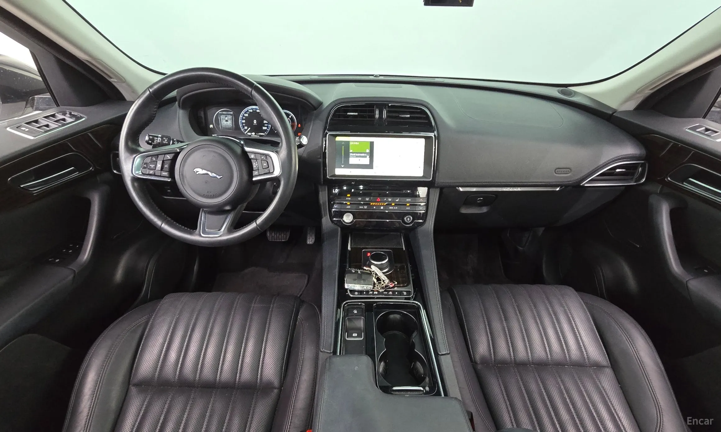 Jaguar F-PACE превью 4