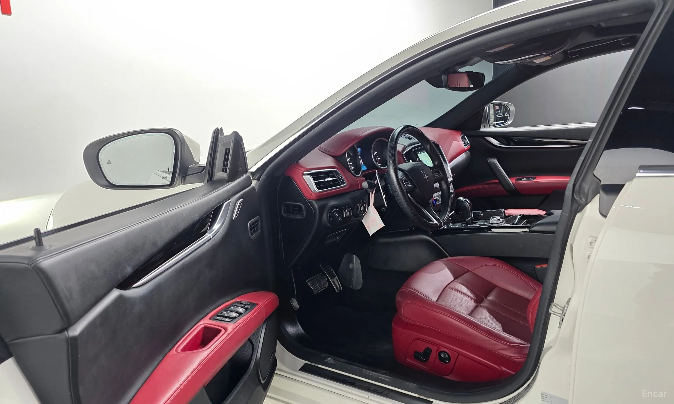 Maserati Ghibli превью 12