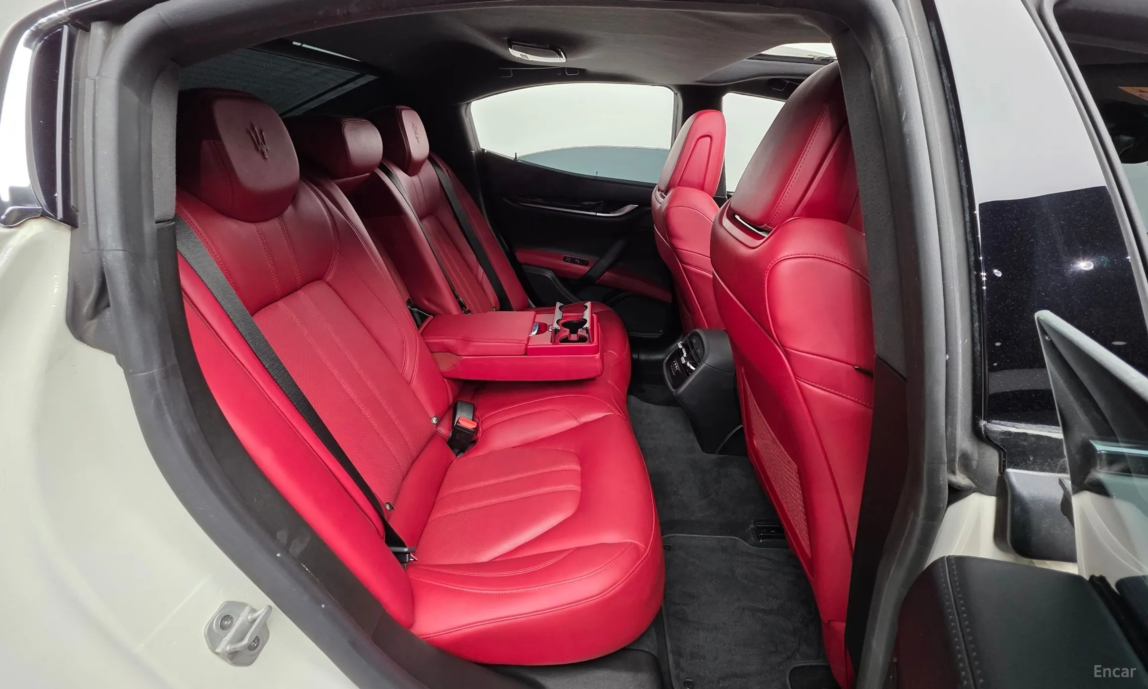 Maserati Ghibli превью 19