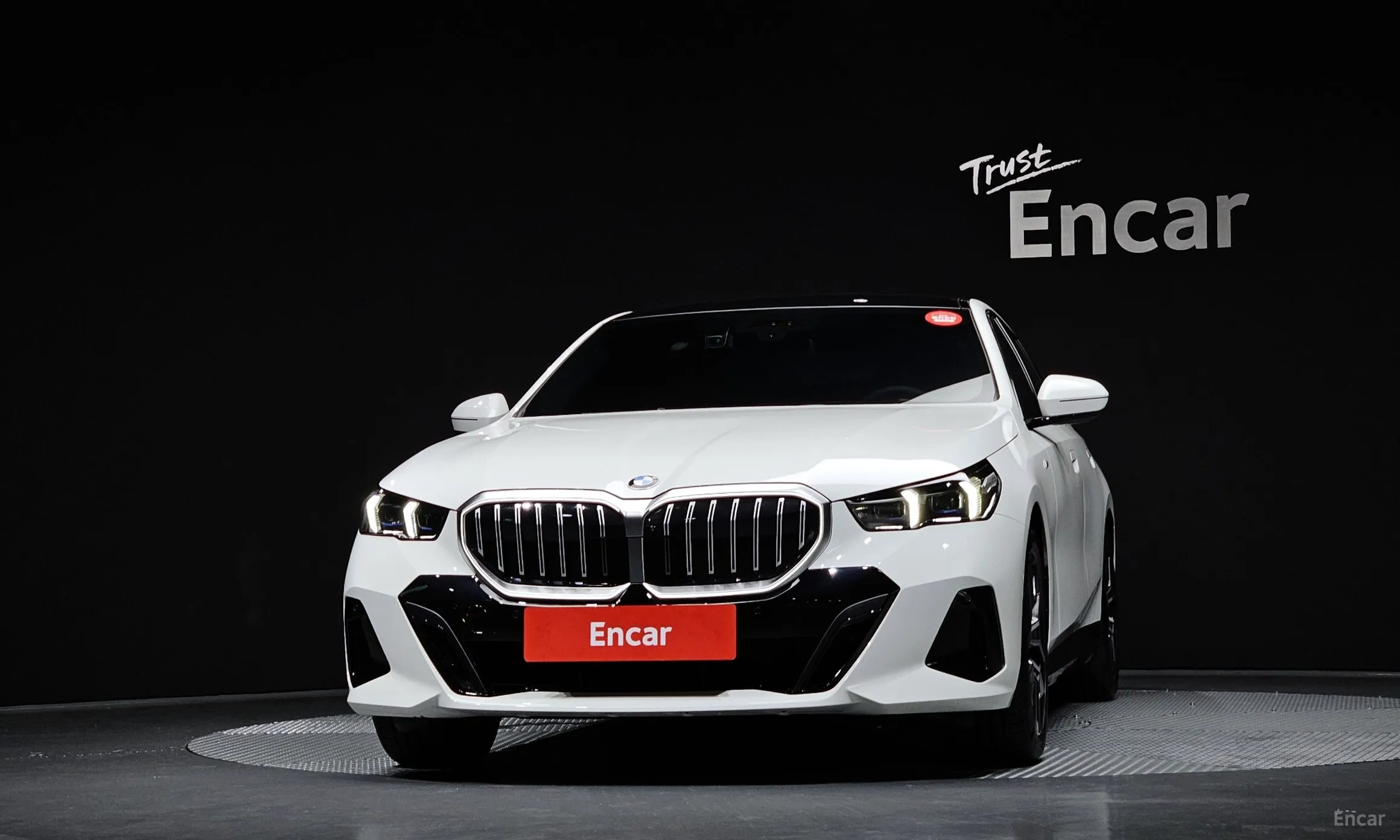 BMW 5 Series (G60) превью 2