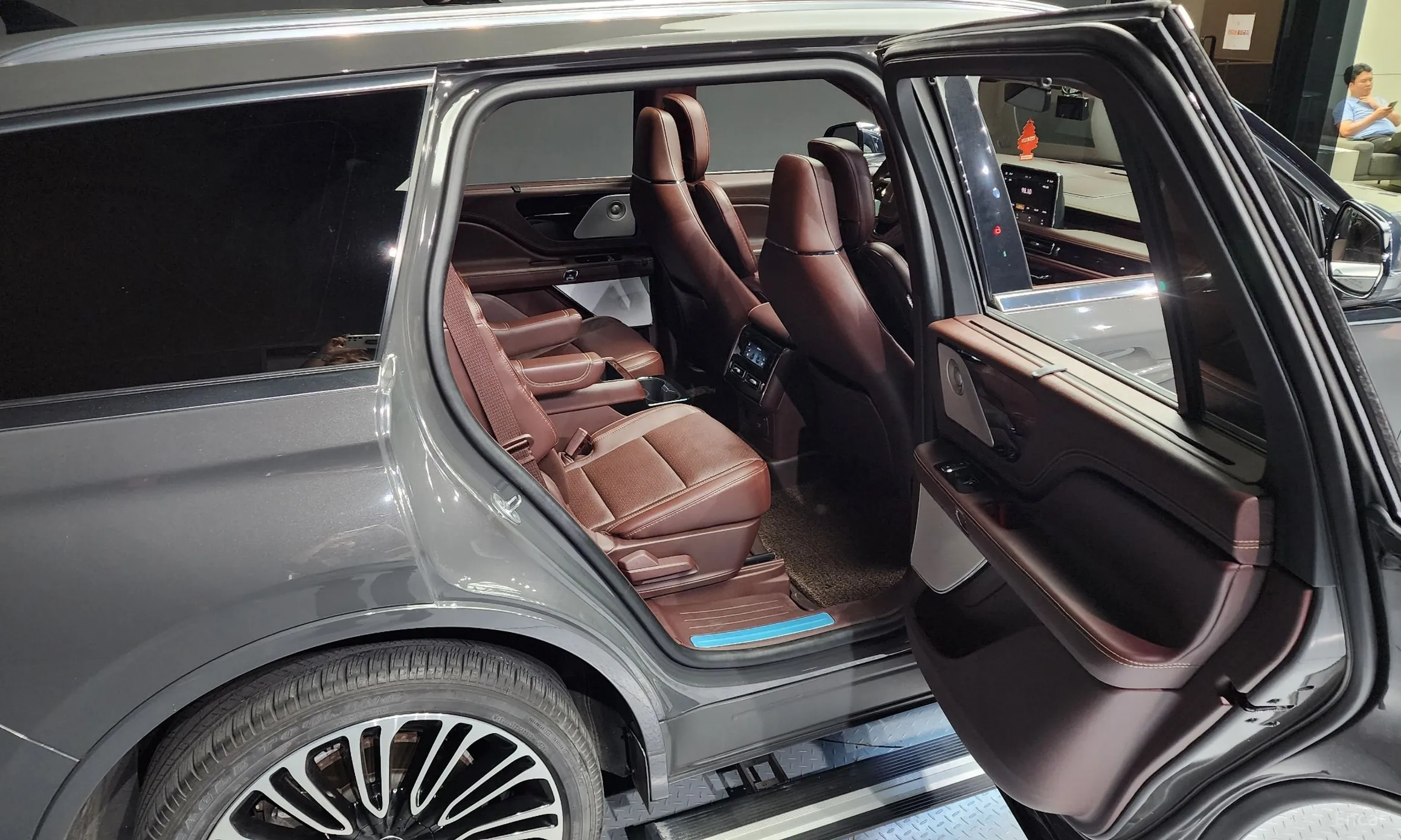 Lincoln Aviator 2nd Generation превью 12