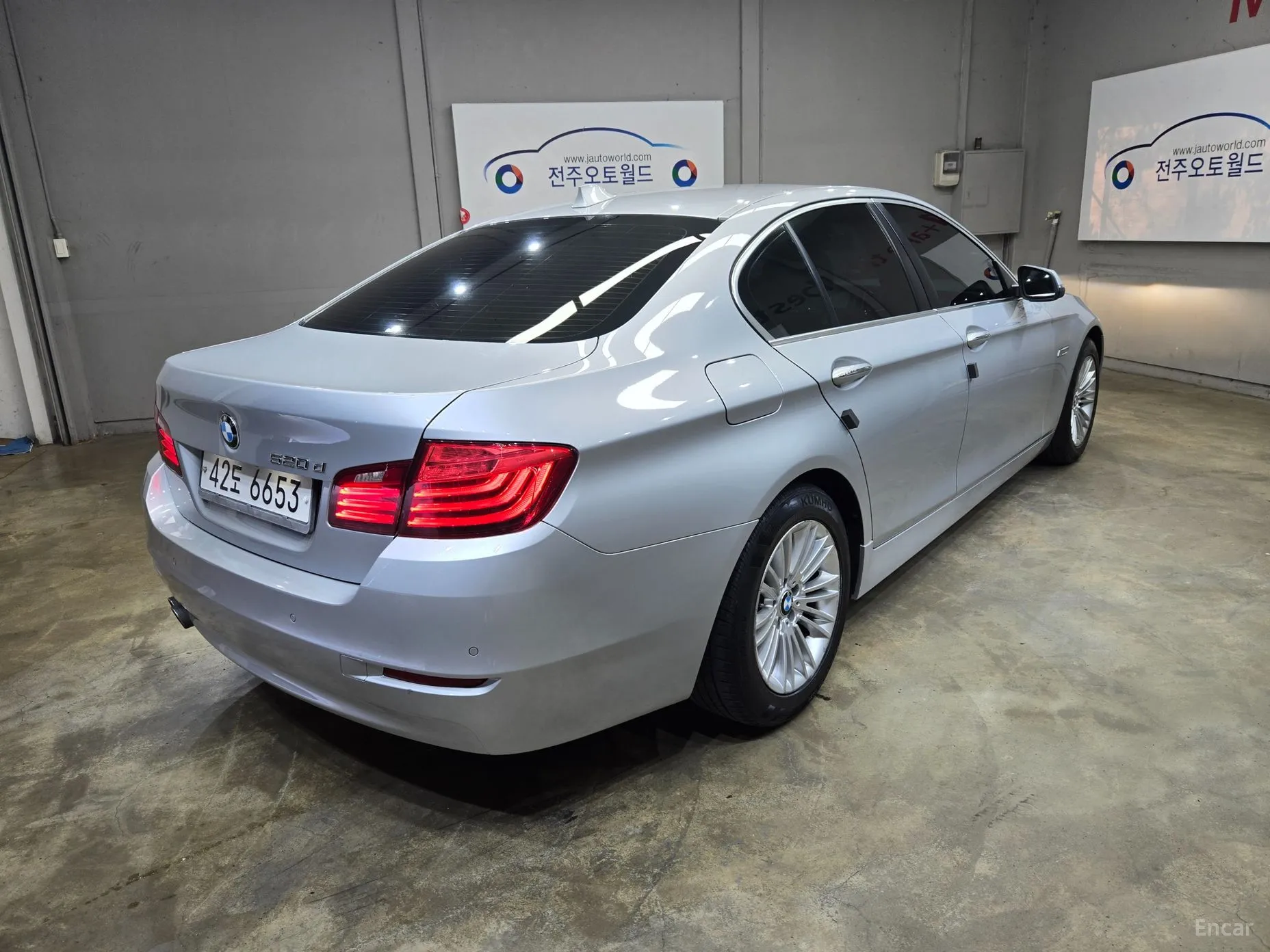 BMW 5 Series (F10) превью 3