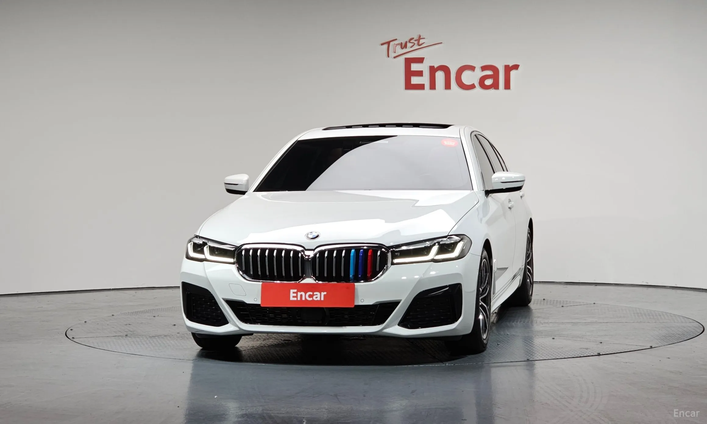 BMW 5 Series (G30) превью 2