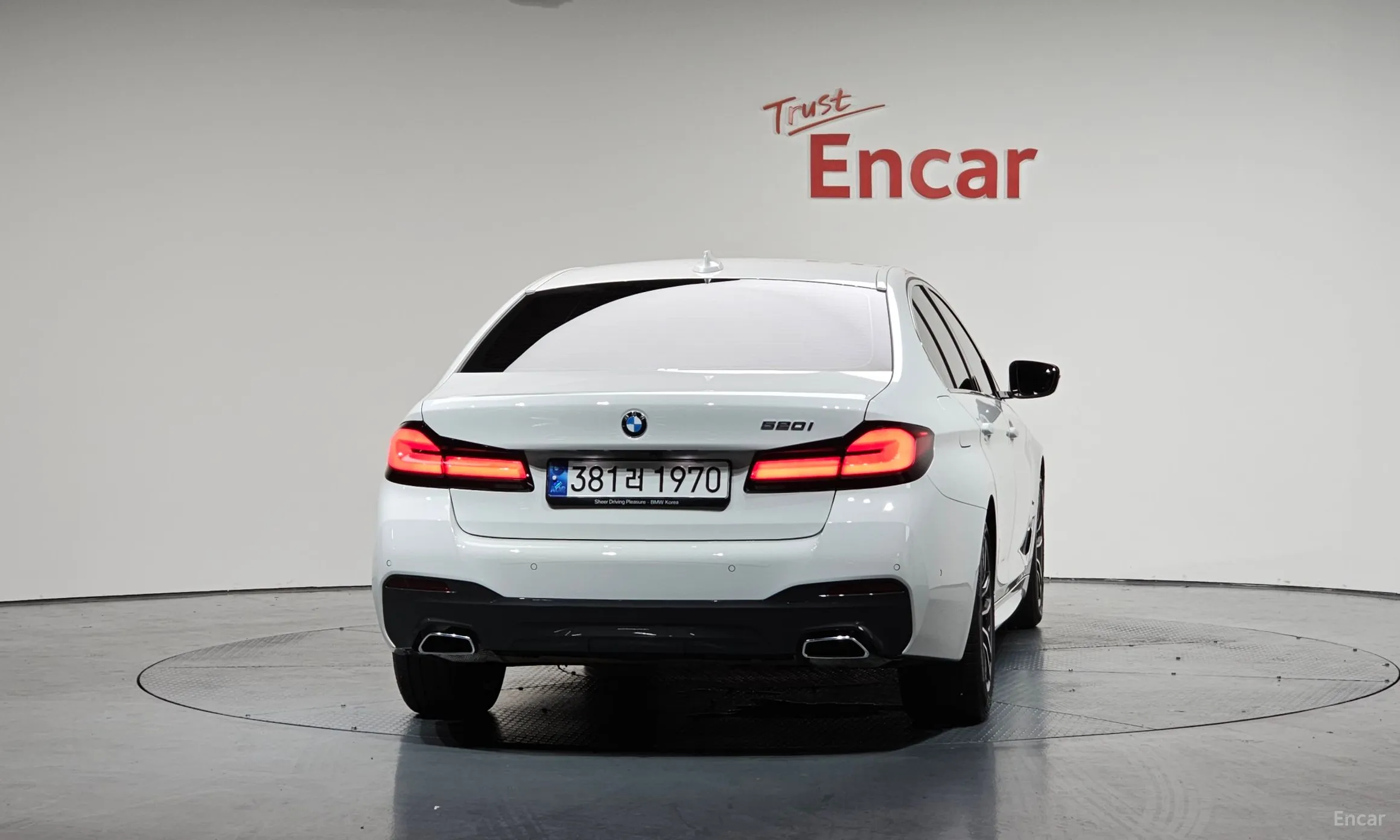 BMW 5 Series (G30) превью 3