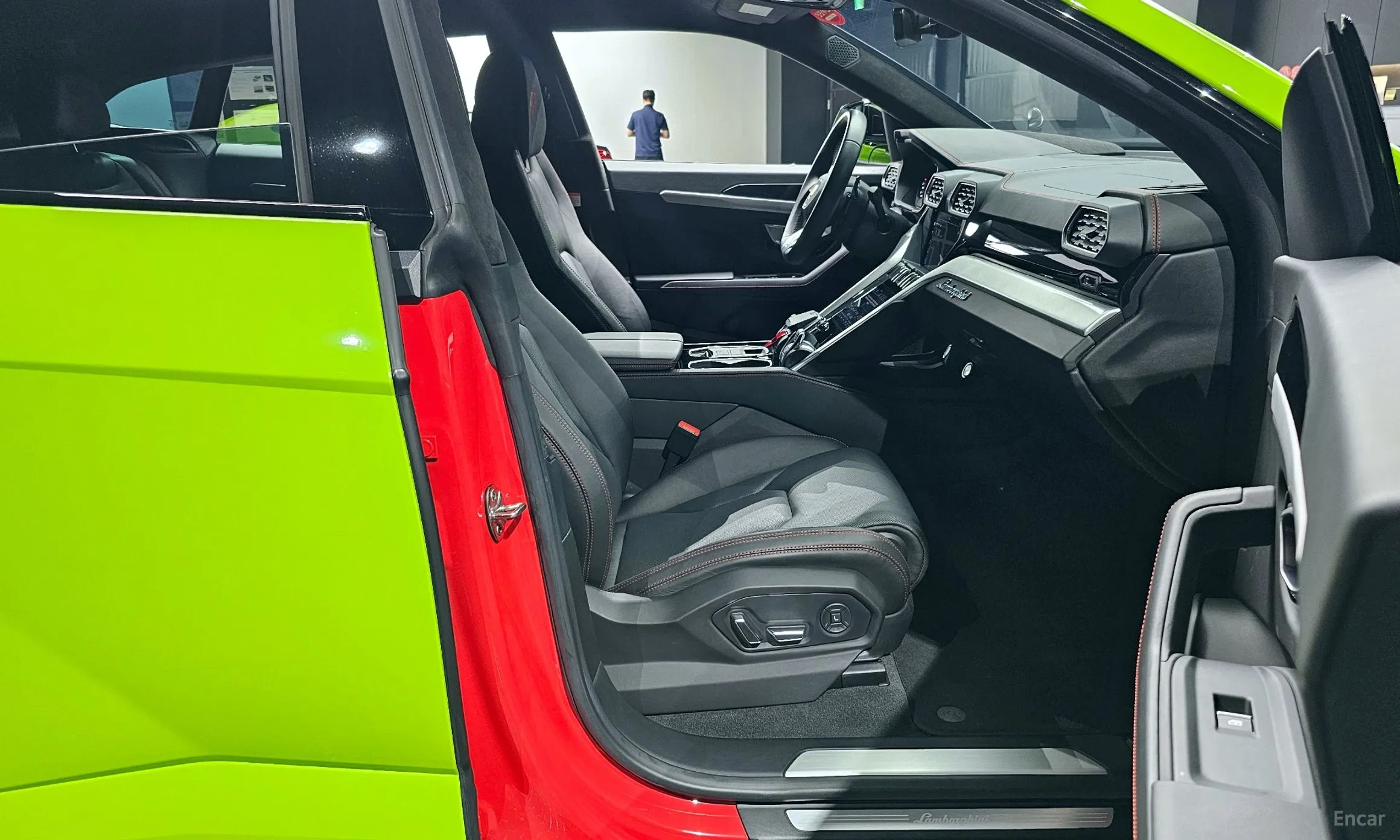 Lamborghini Urus превью 10