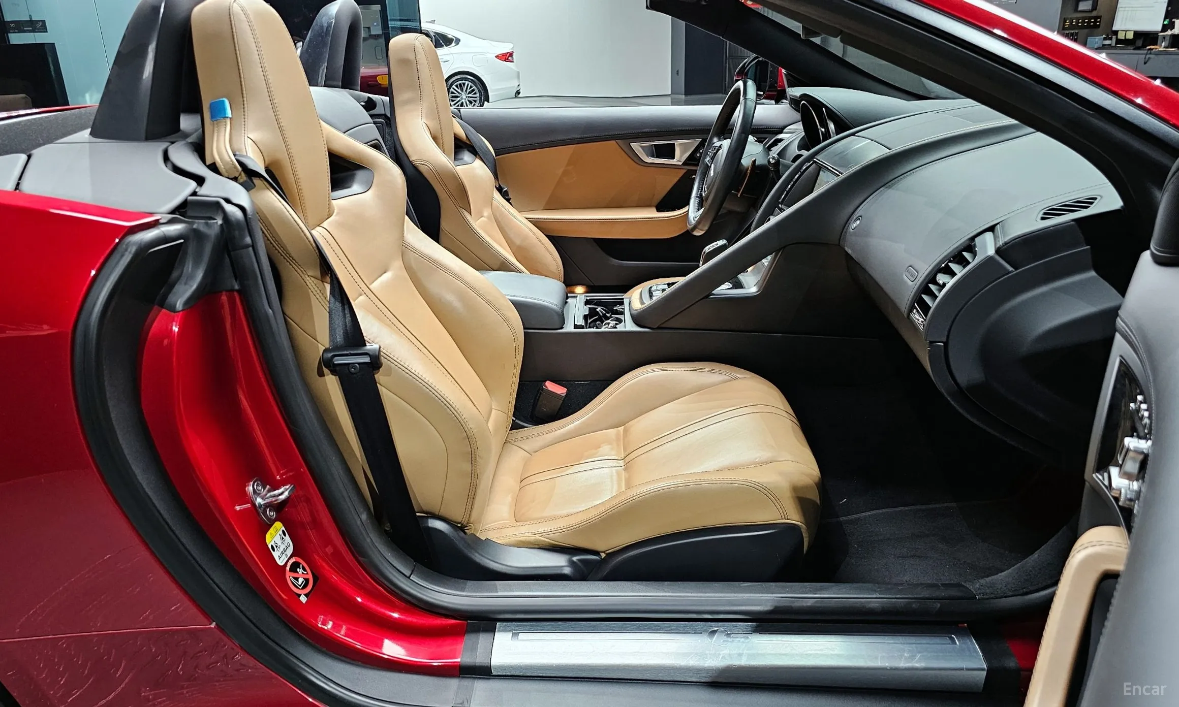 Jaguar F-TYPE превью 10