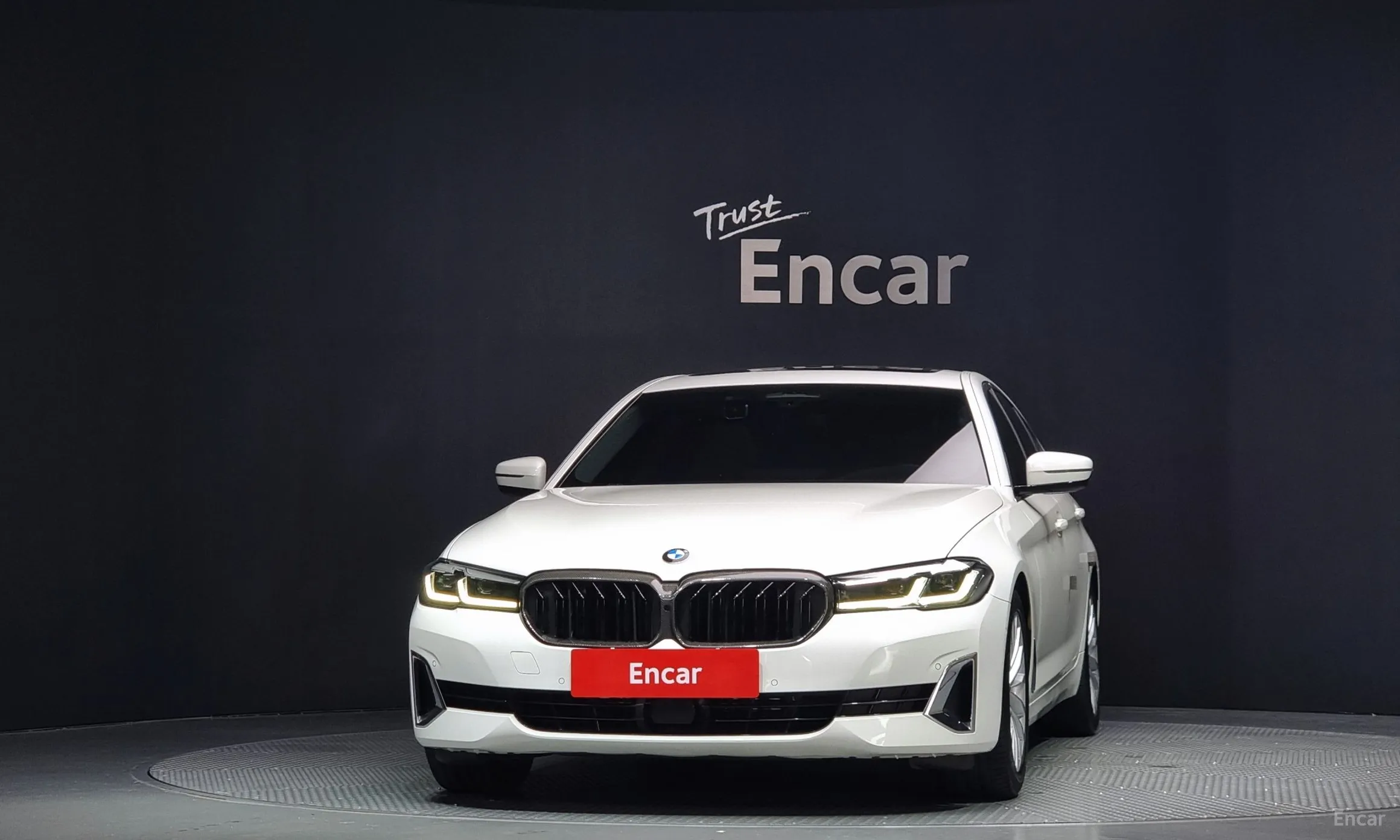 BMW 5 Series (G30) превью 2