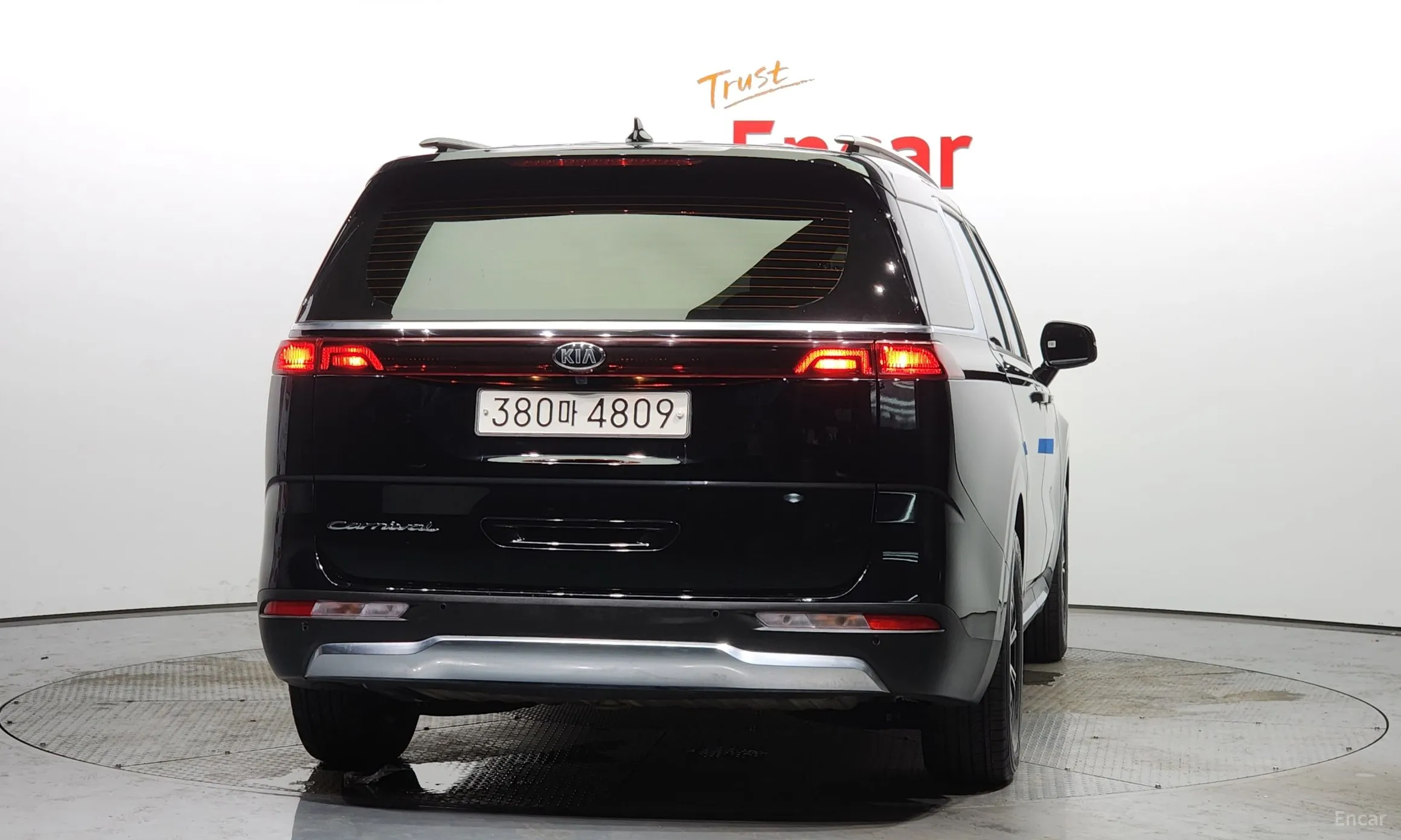 Kia Carnival Gen 4 превью 3