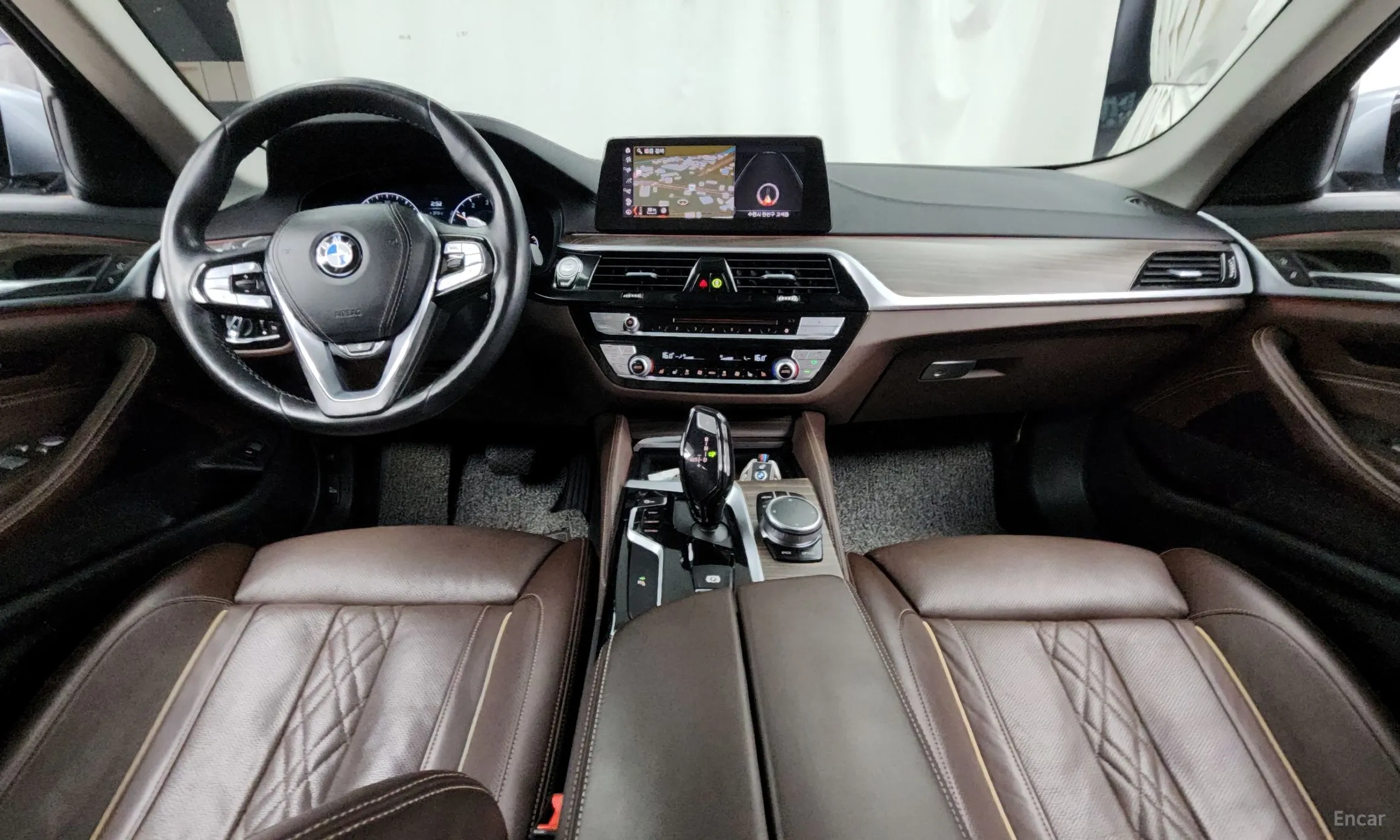 BMW 5 Series (G30) превью 4