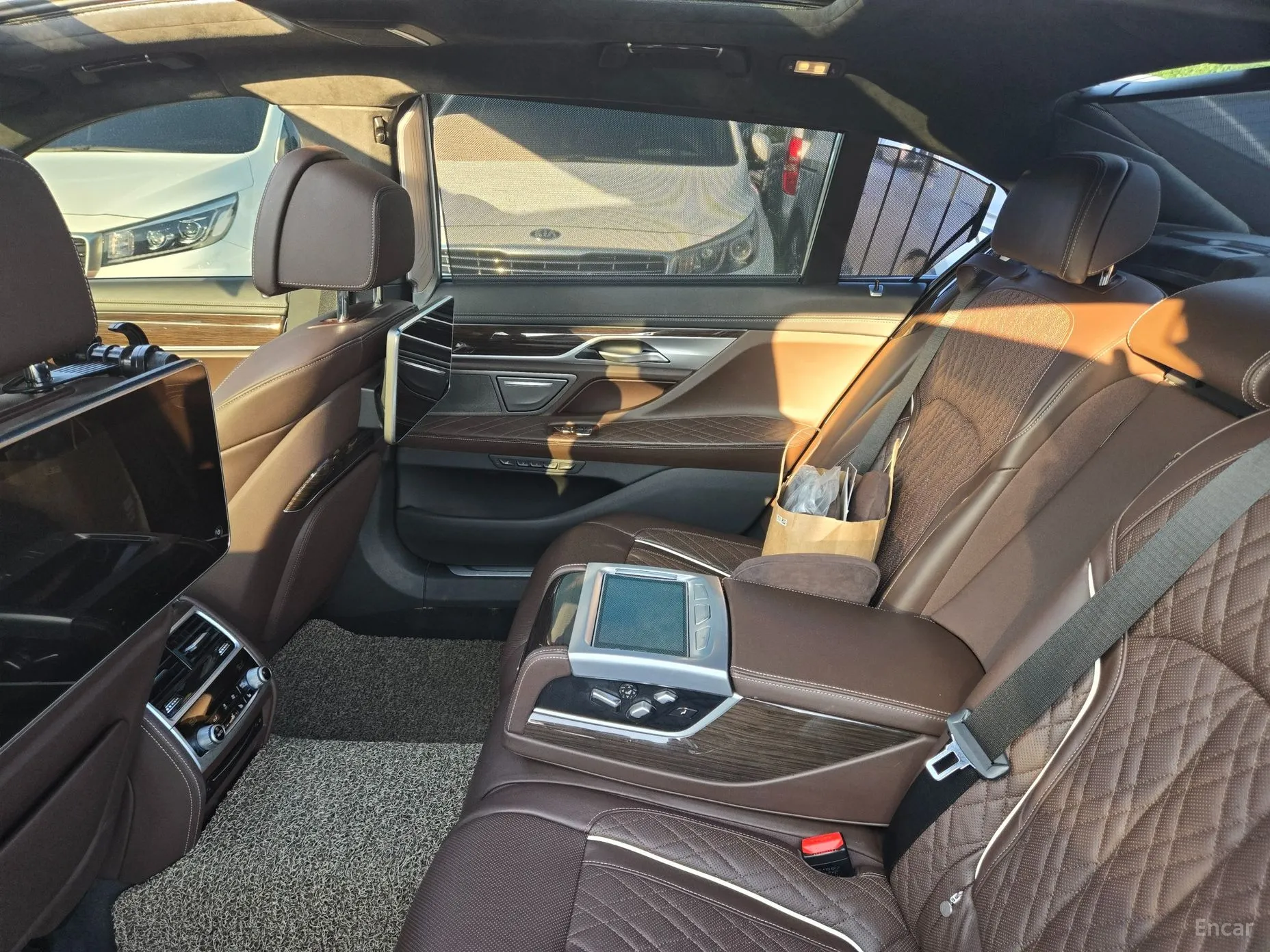 BMW 7 Series (G11) превью 4