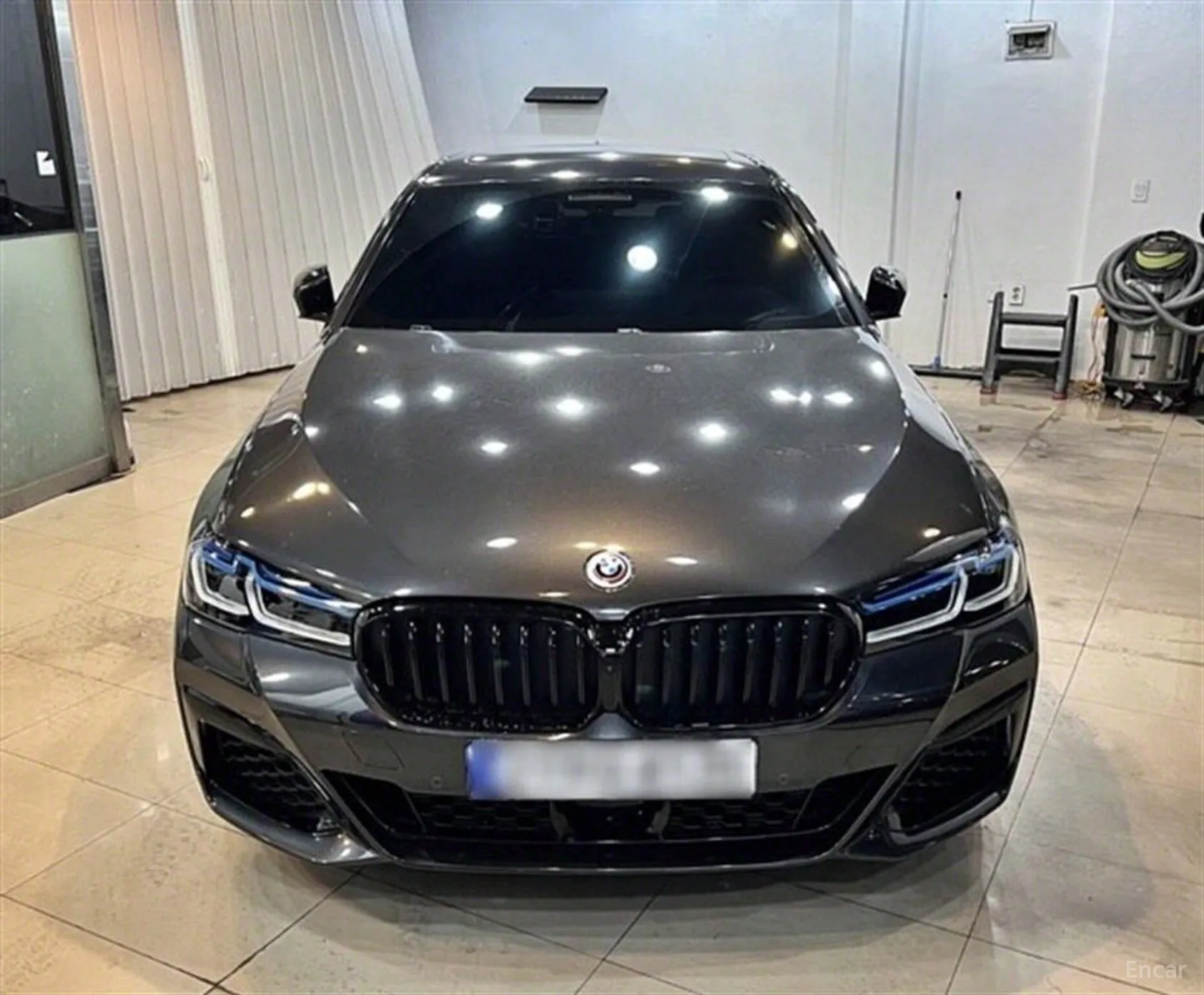 BMW 5 Series (G30) превью 4