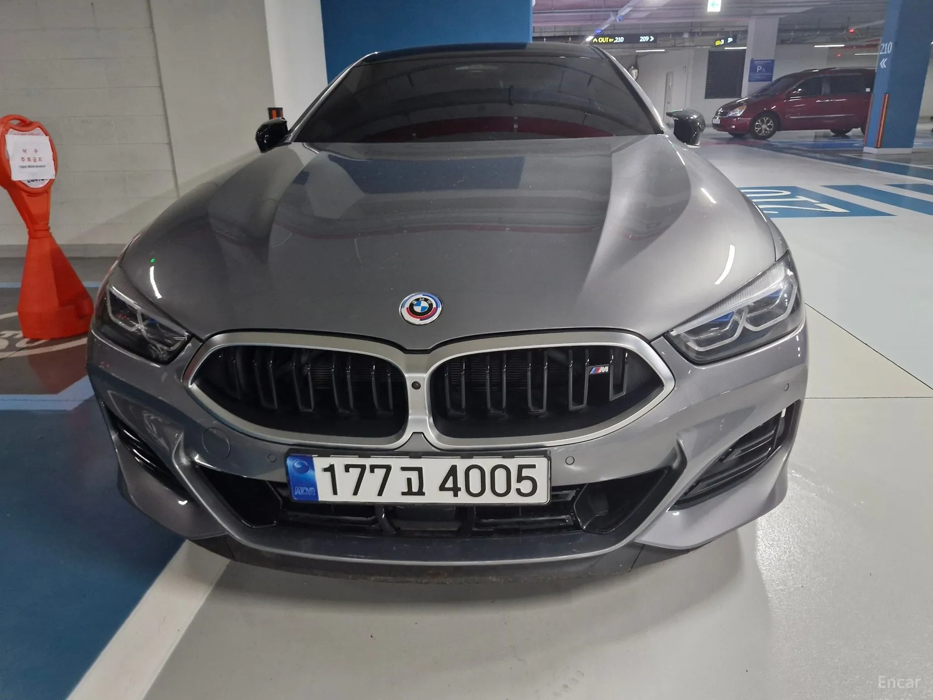 BMW 8-series (G15) превью 3